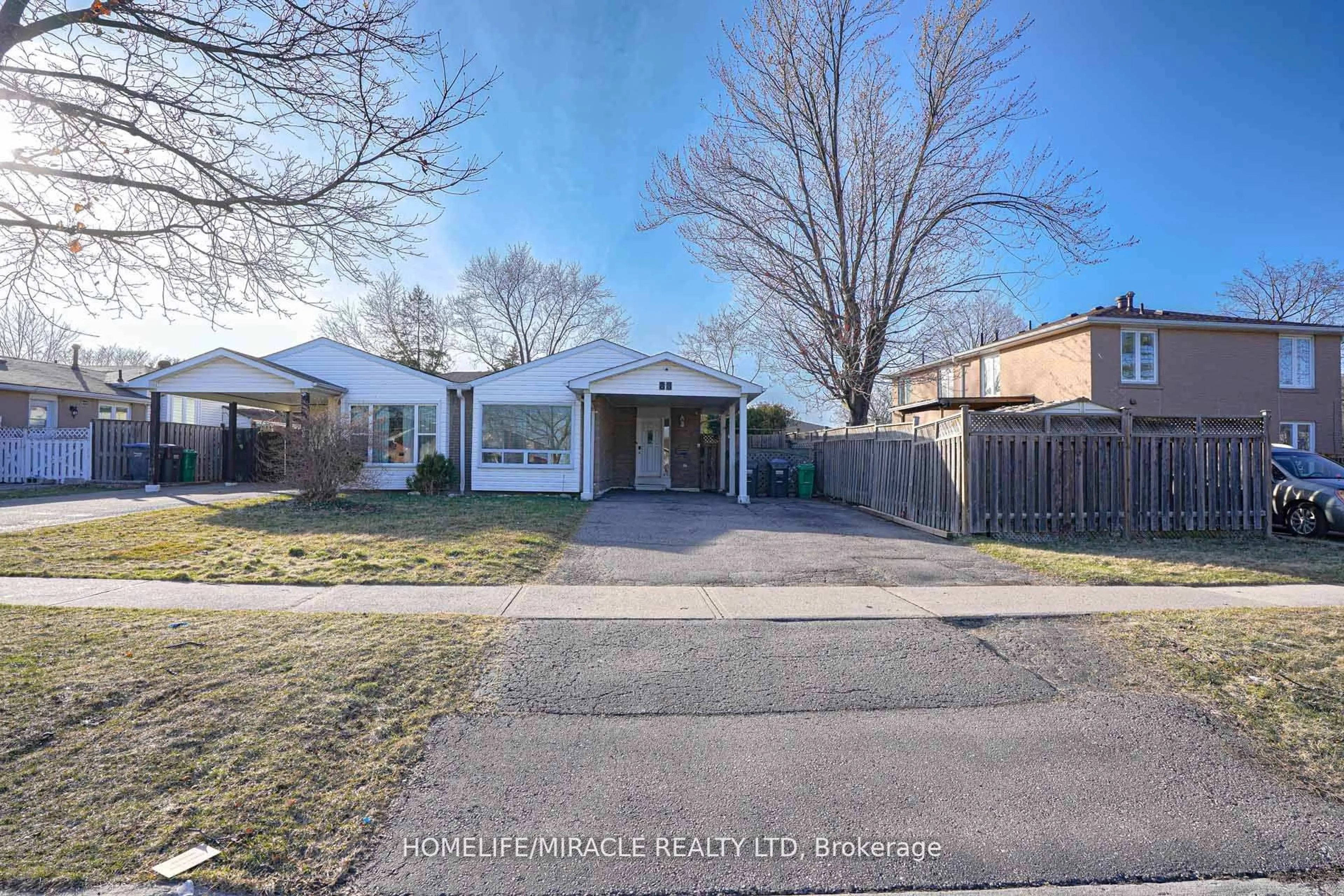 A pic from outside/outdoor area/front of a property/back of a property/a pic from drone, street for 88 Goldcrest Rd, Brampton Ontario L6S 1G8
