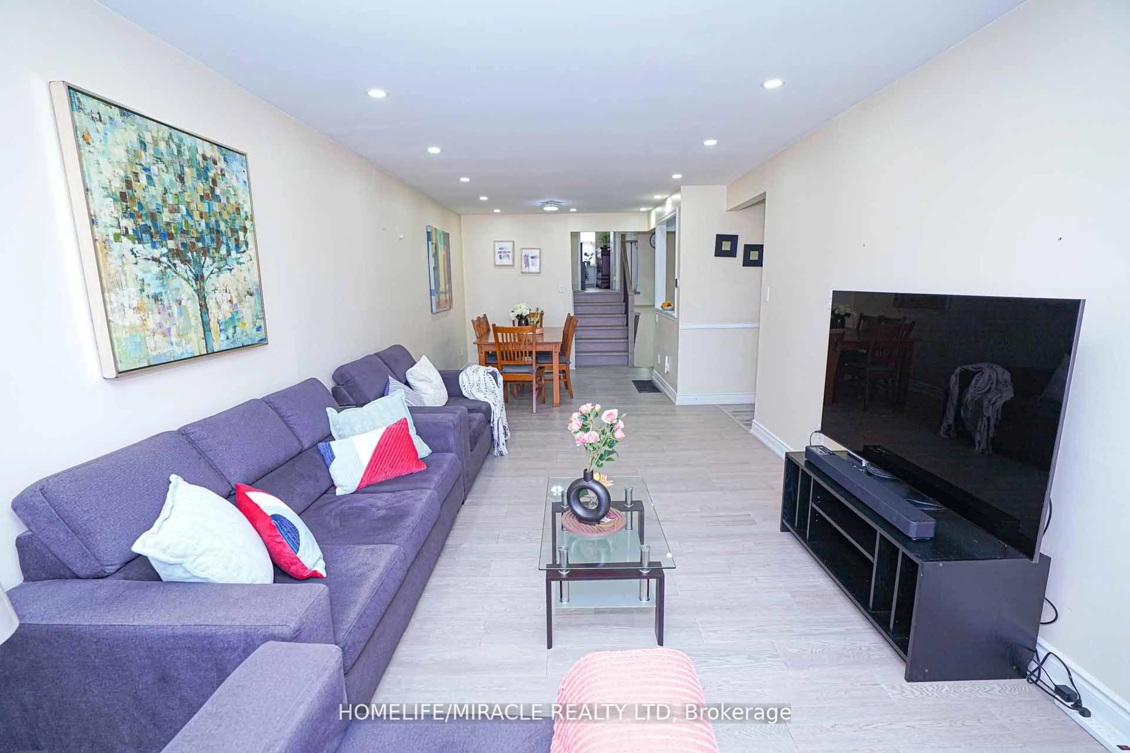 Living room with furniture, unknown for 88 Goldcrest Rd, Brampton Ontario L6S 1G8