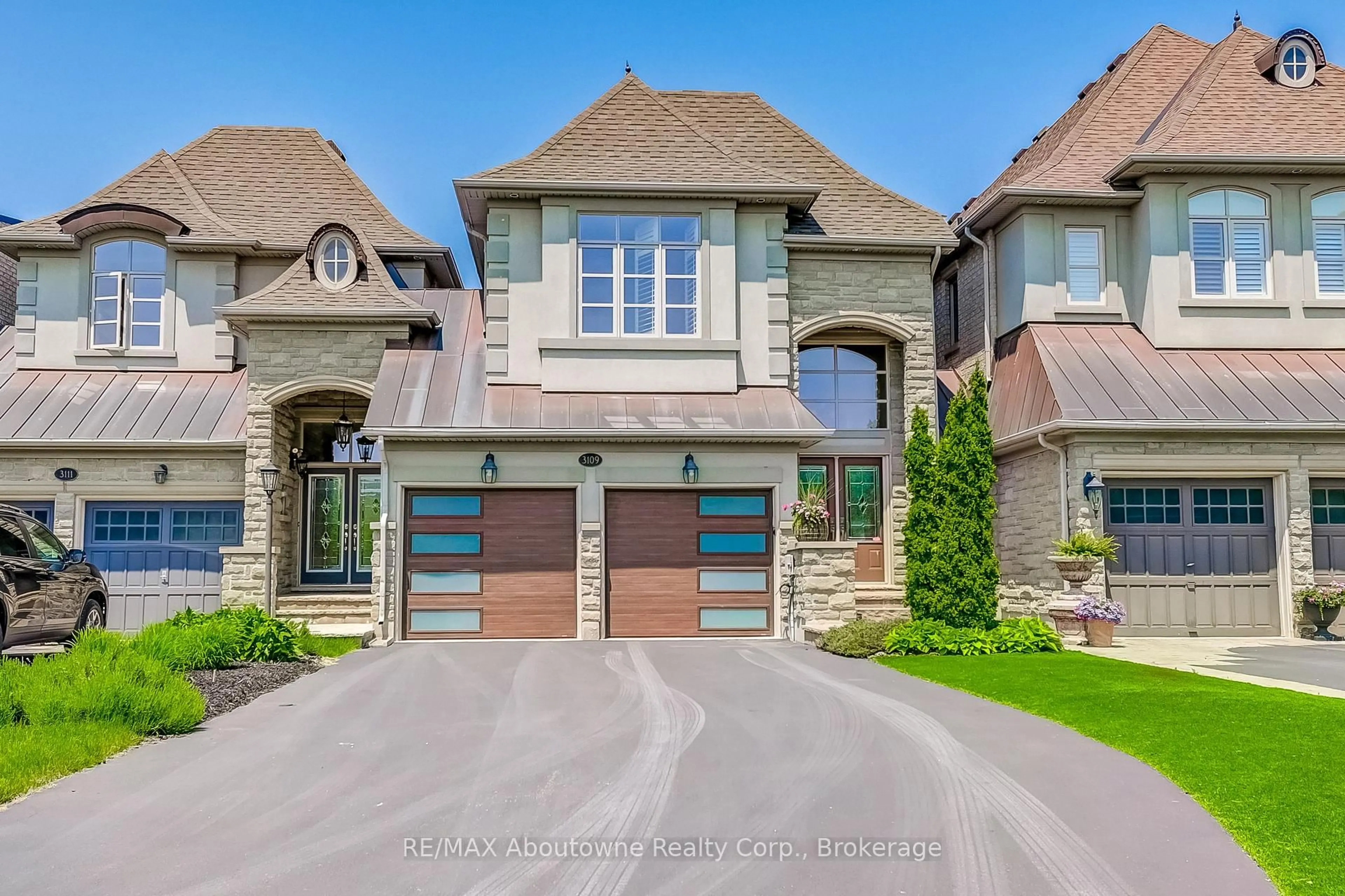 Home with brick exterior material, street for 3109 Watercliffe Crt, Oakville Ontario L6M 0K7