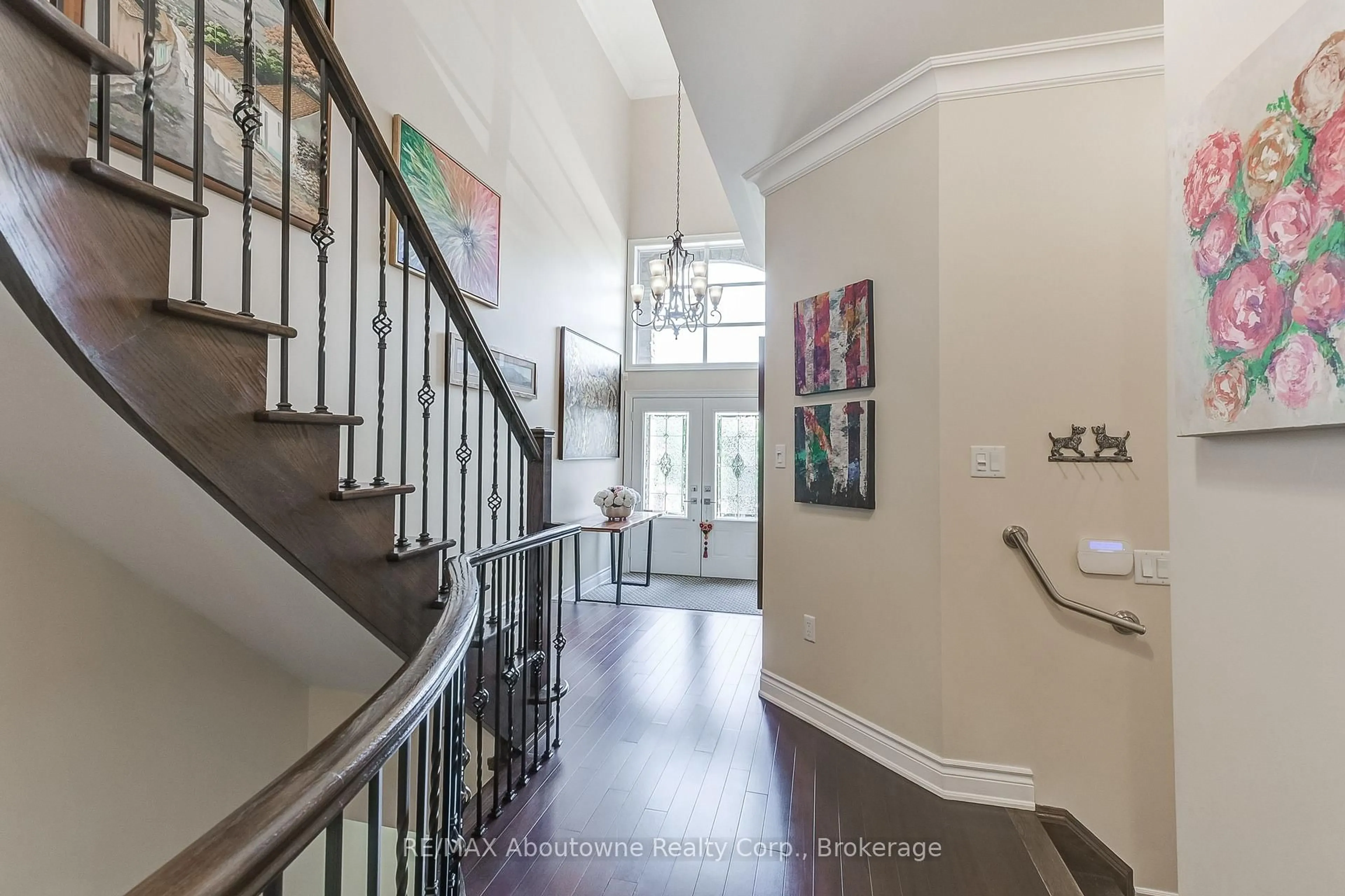 Indoor entryway for 3109 Watercliffe Crt, Oakville Ontario L6M 0K7