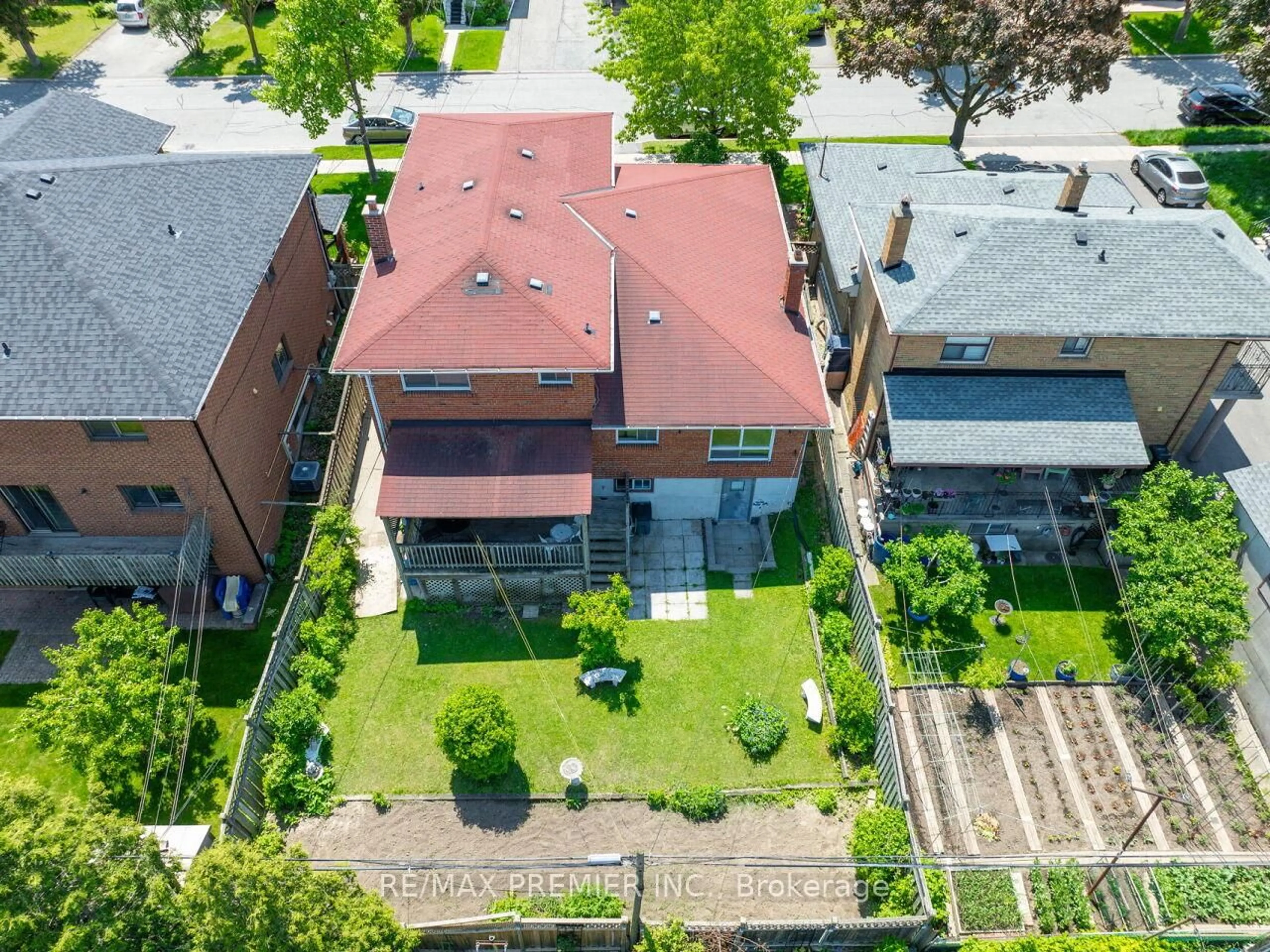 A pic from outside/outdoor area/front of a property/back of a property/a pic from drone, city buildings view from balcony for 30 Lilac Ave, Toronto Ontario M9M 1G3
