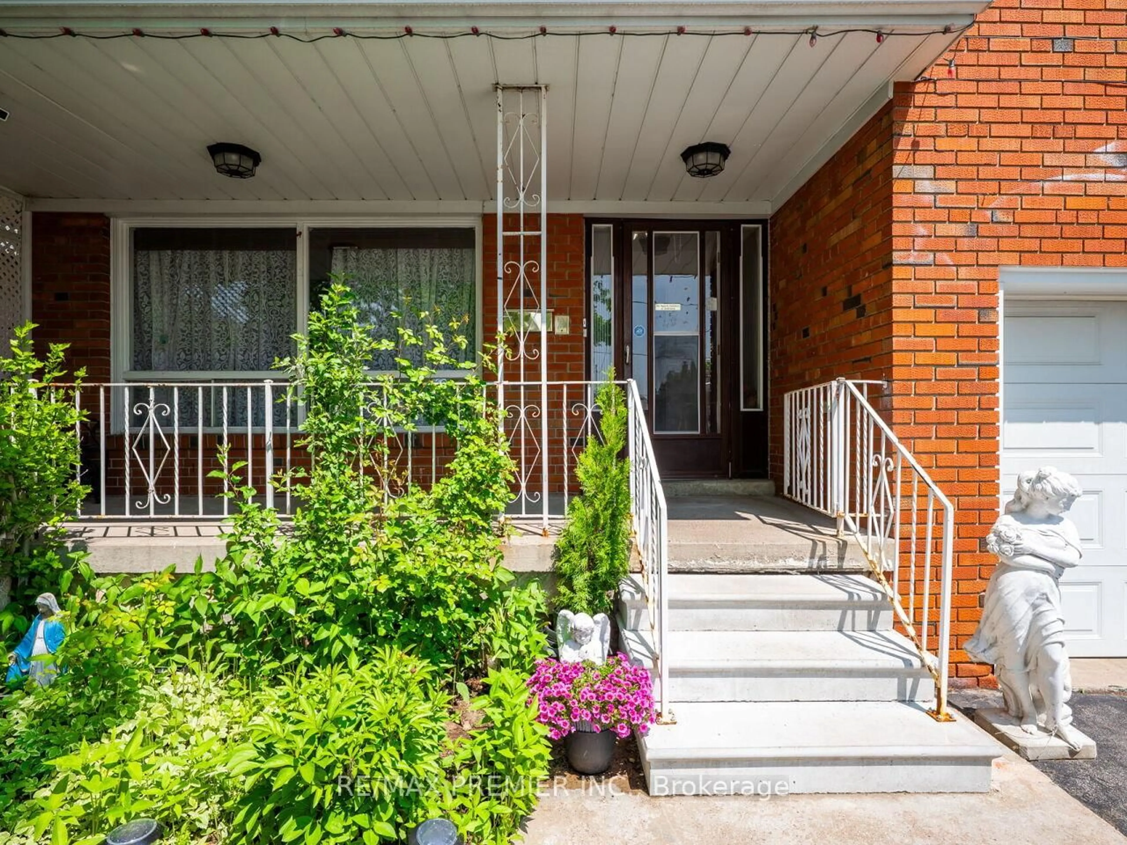 Unknown for 30 Lilac Ave, Toronto Ontario M9M 1G3