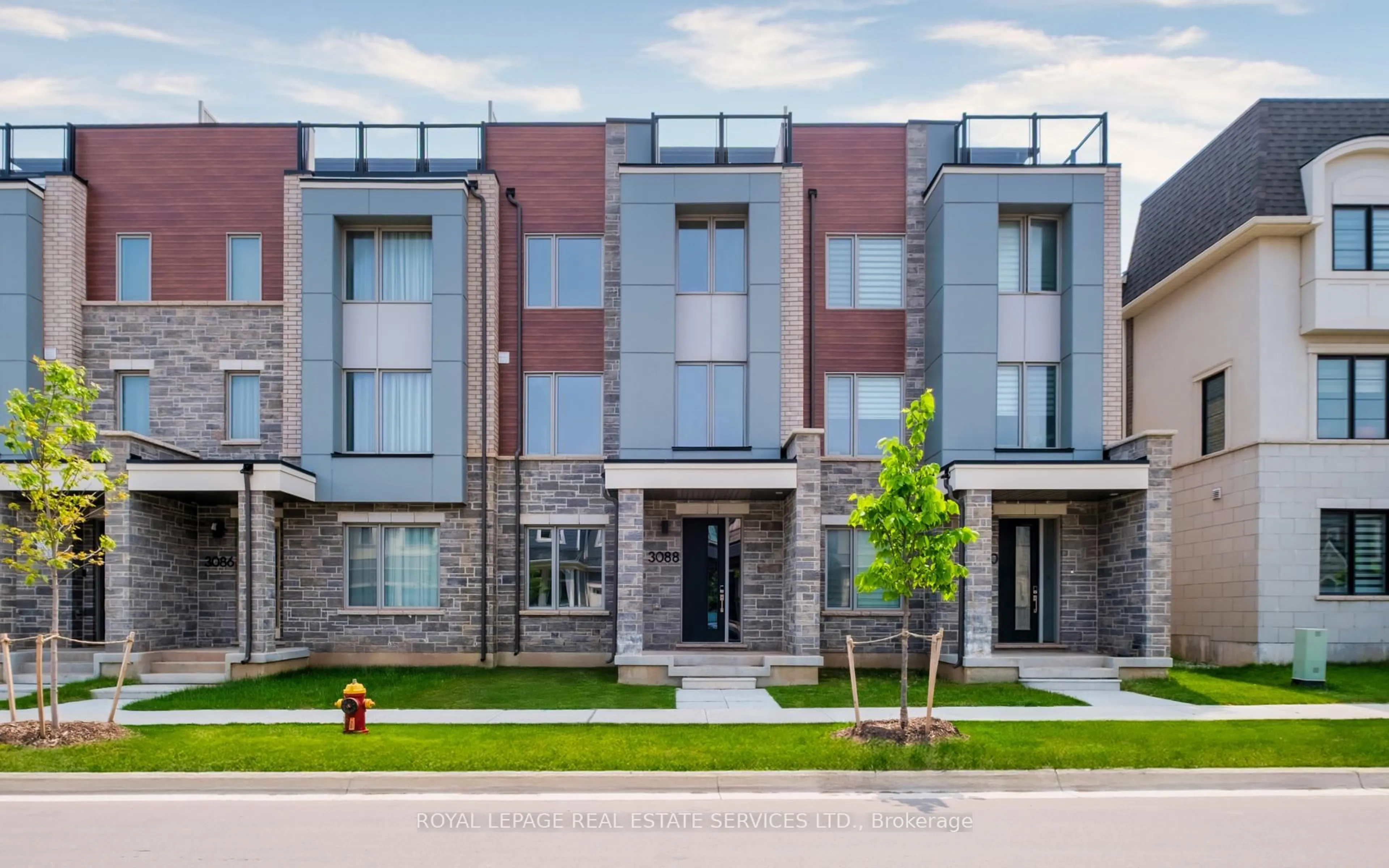 Home with brick exterior material, unknown for 3088 William Cutmore Blvd, Oakville Ontario L6H 7X1
