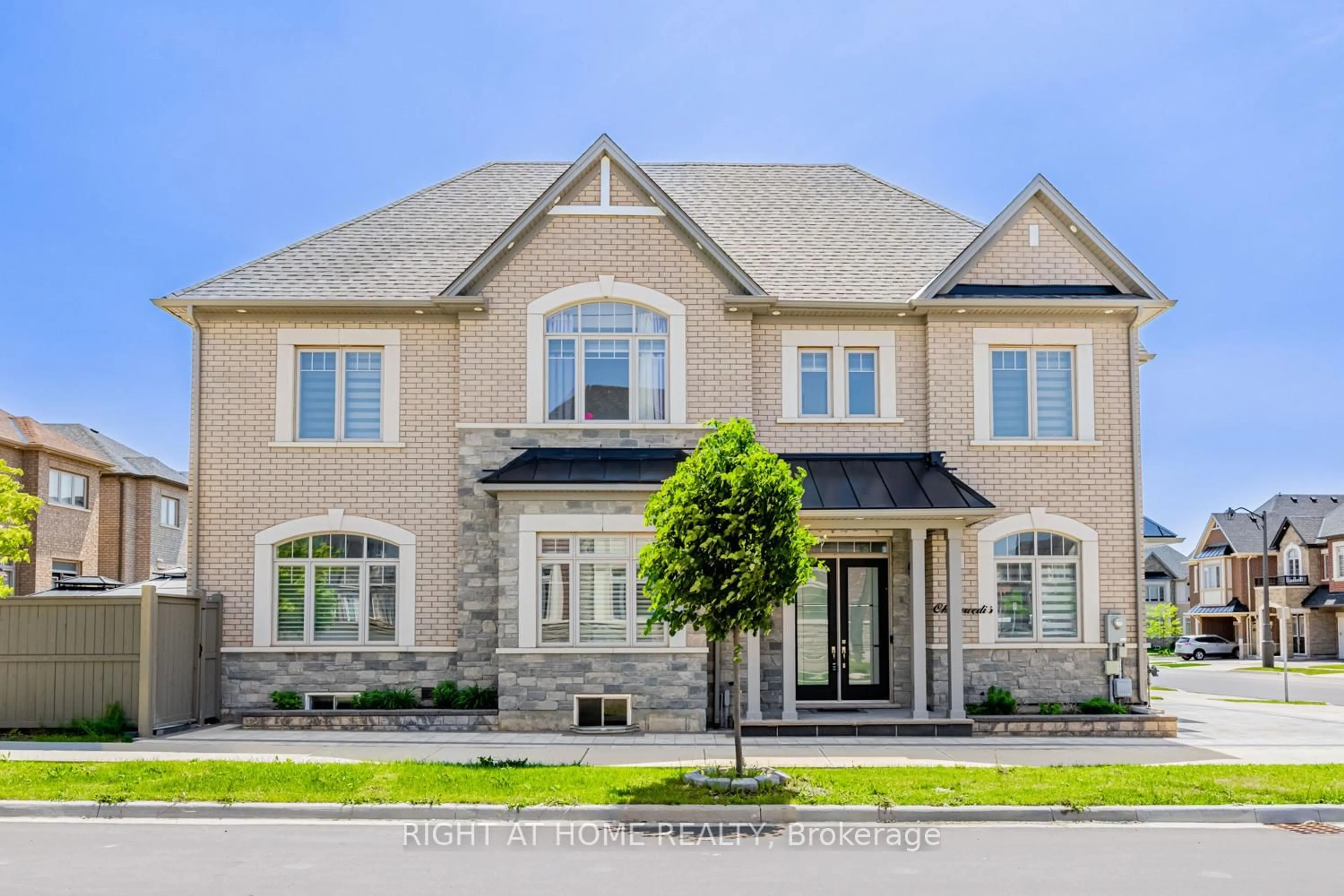 Home with brick exterior material, street for 104 Sora Gate, Oakville Ontario L6H 0Y4