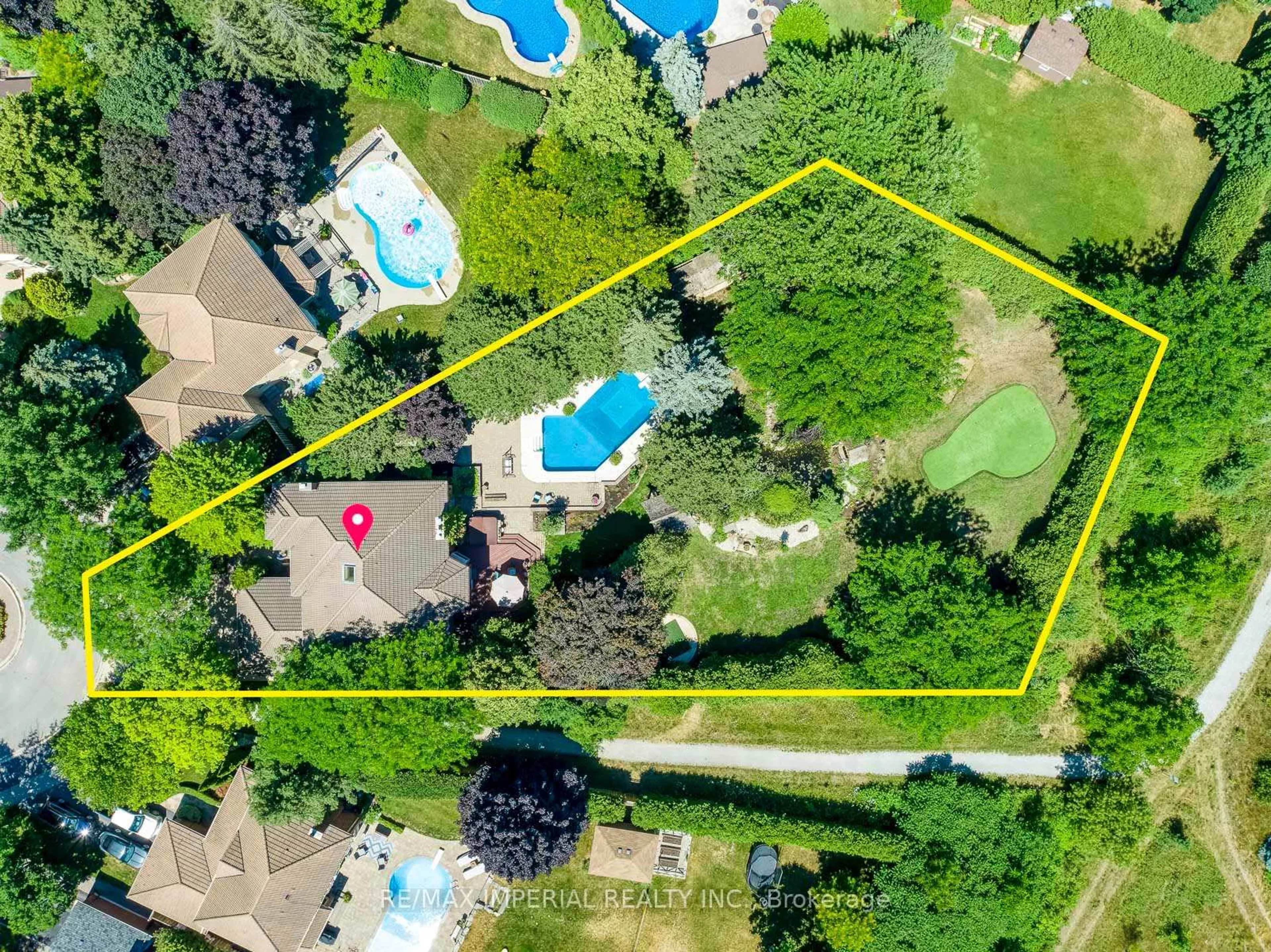 A pic from outside/outdoor area/front of a property/back of a property/a pic from drone, water/lake/river/ocean view for 341 Acacia Crt, Oakville Ontario L6J 6K5