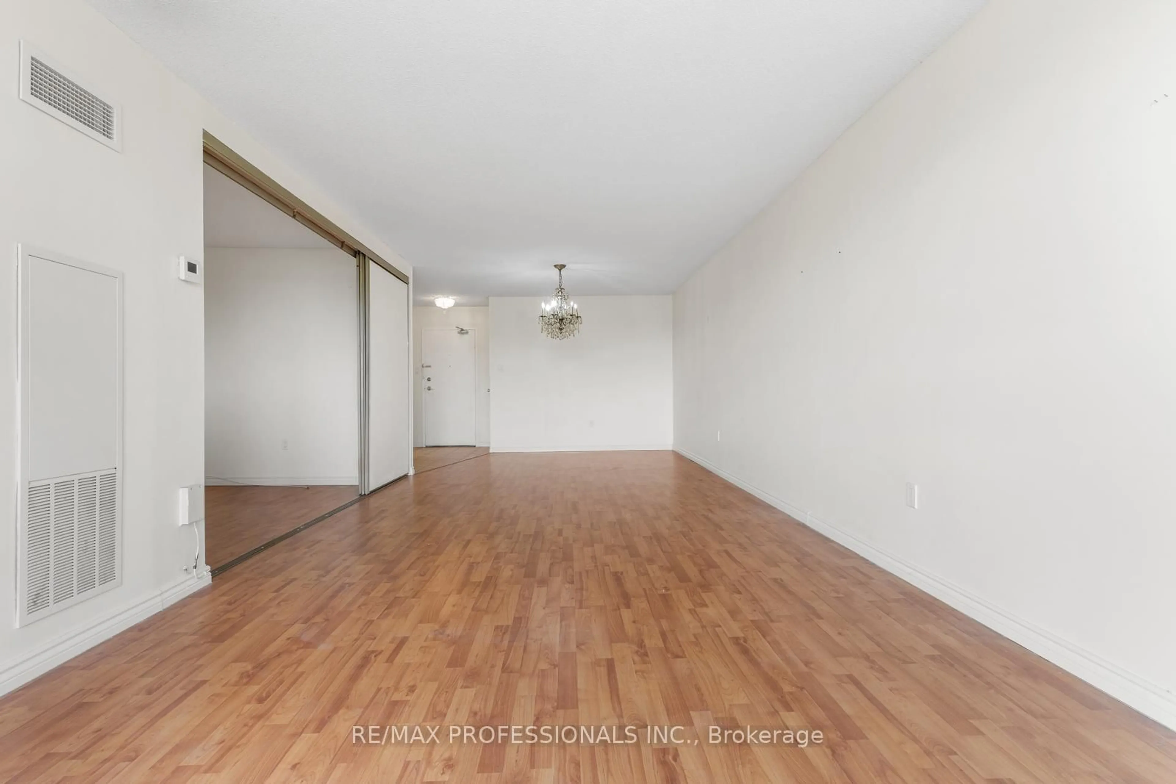 A pic of a room for 812 Burnhamthorpe Rd #306, Toronto Ontario M9C 4W1