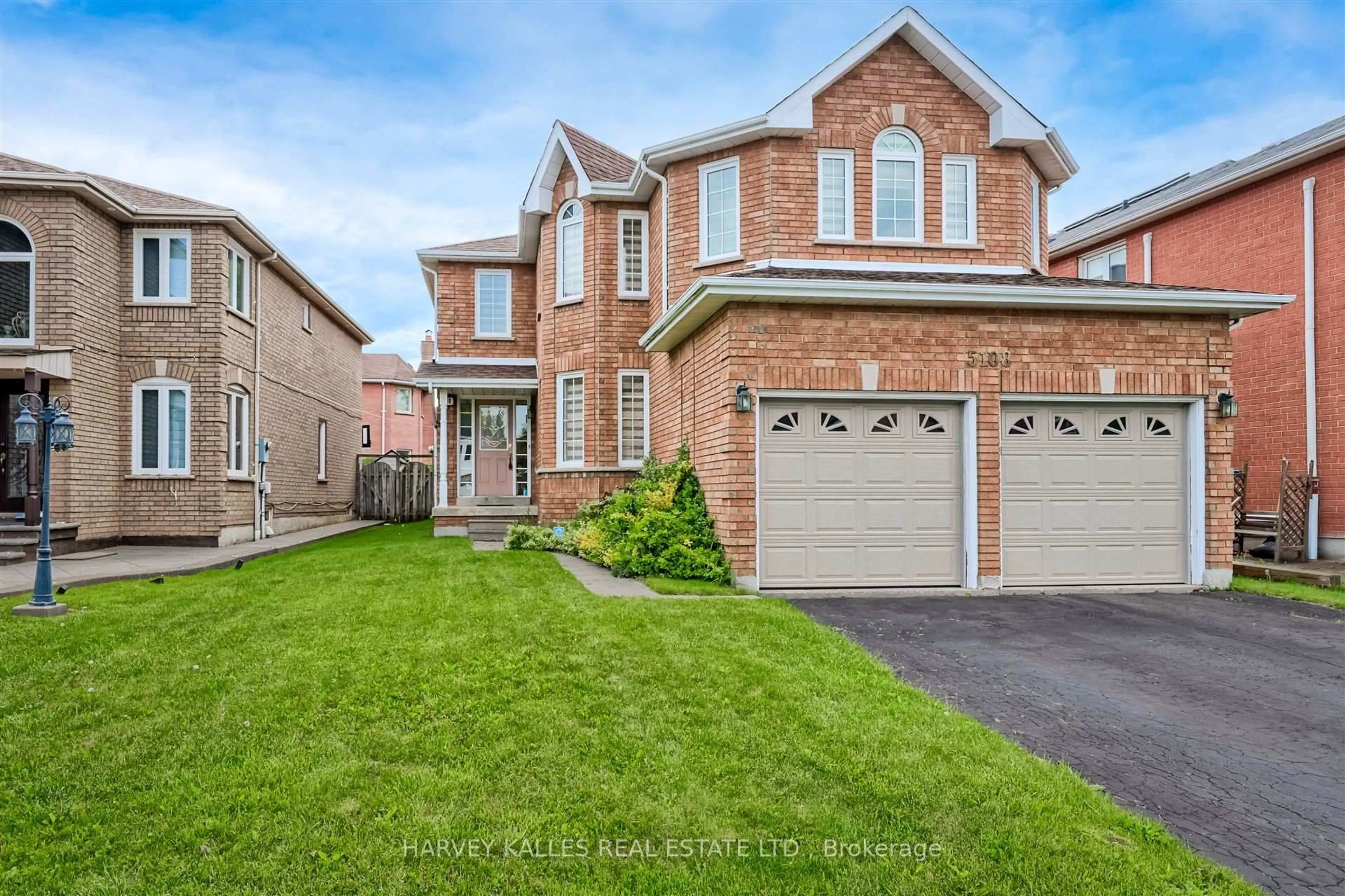 Home with brick exterior material, street for 5108 Heatherleigh Ave, Mississauga Ontario L5V 1M7
