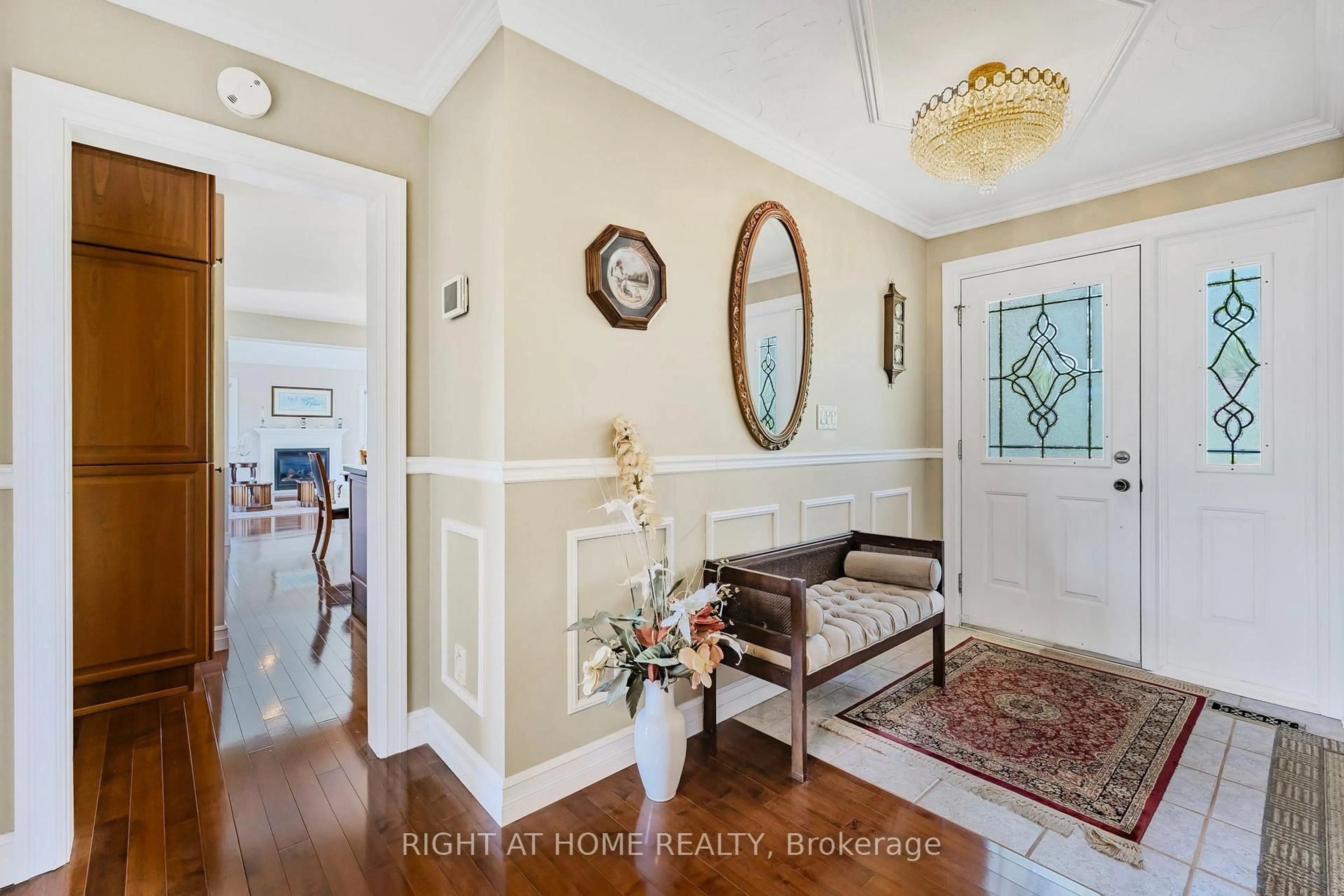 Indoor entryway for 42 Valleyview Rd, Brampton Ontario L6Z 4P9