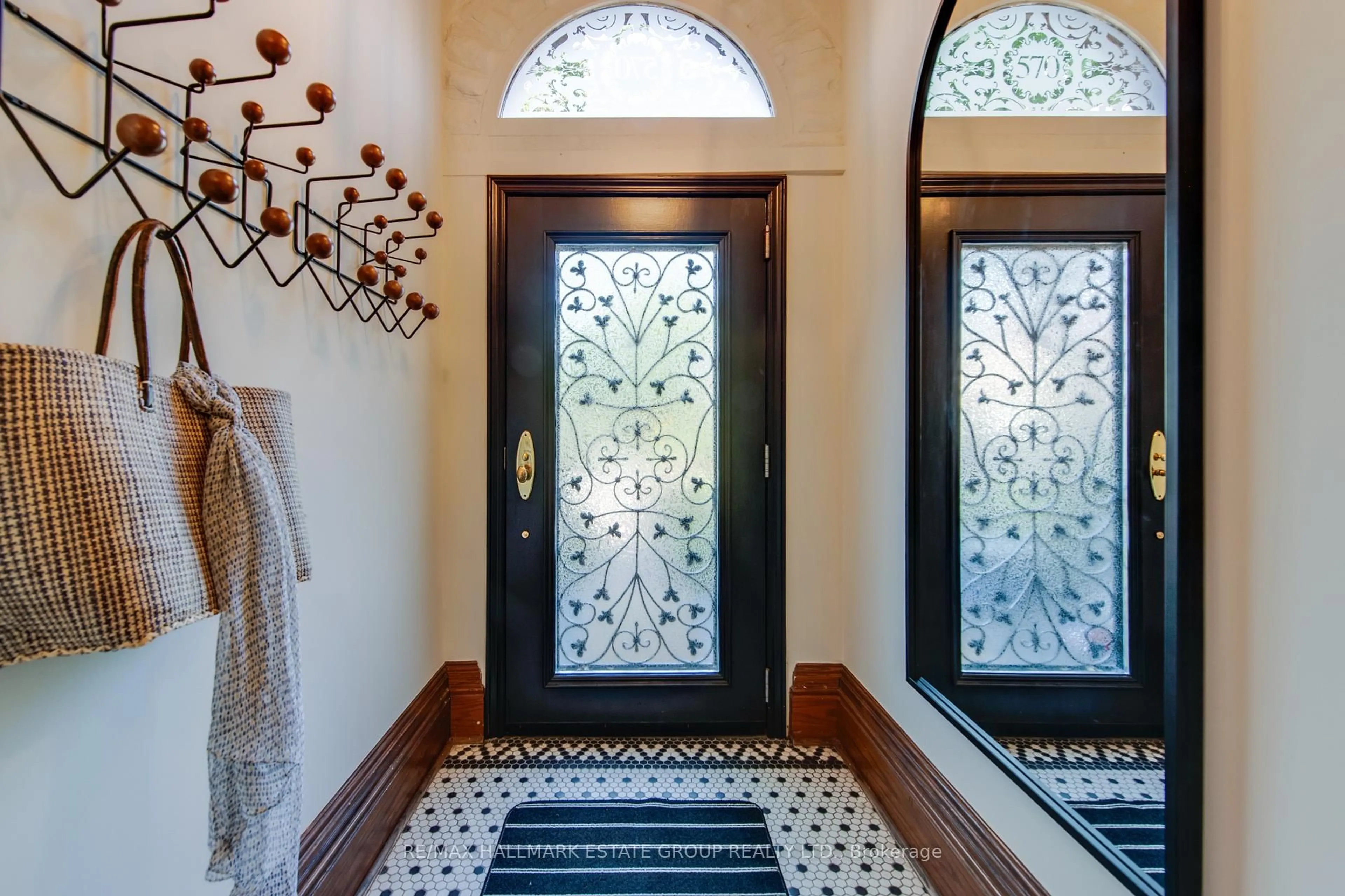 Indoor entryway for 570 Indian Rd, Toronto Ontario M6P 2C2