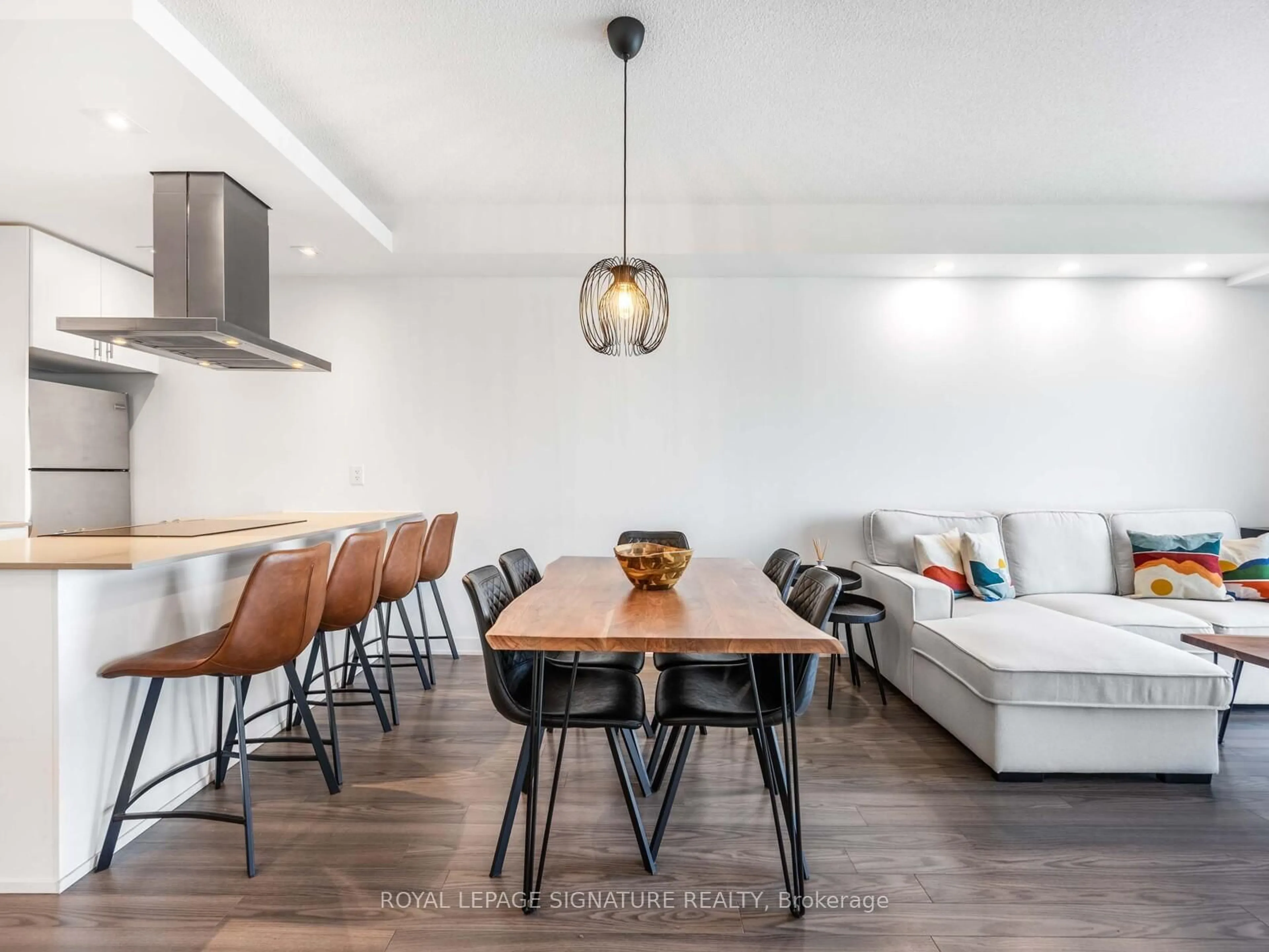 Dining room, wood/laminate floor for 165 Legion Rd #2233, Toronto Ontario M8Y 0B3