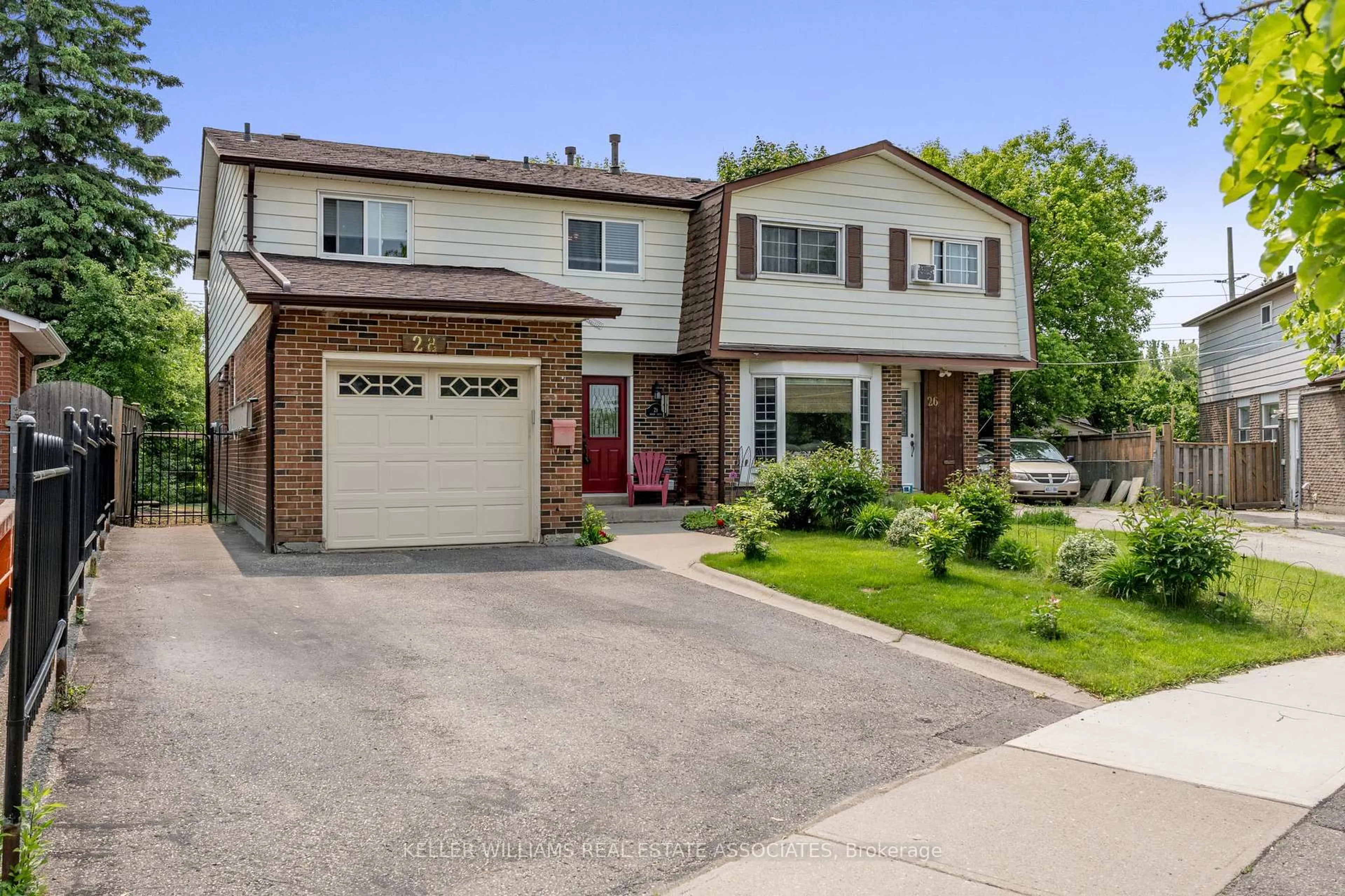 Home with brick exterior material, street for 28 Newby Crt, Brampton Ontario L6V 2R8