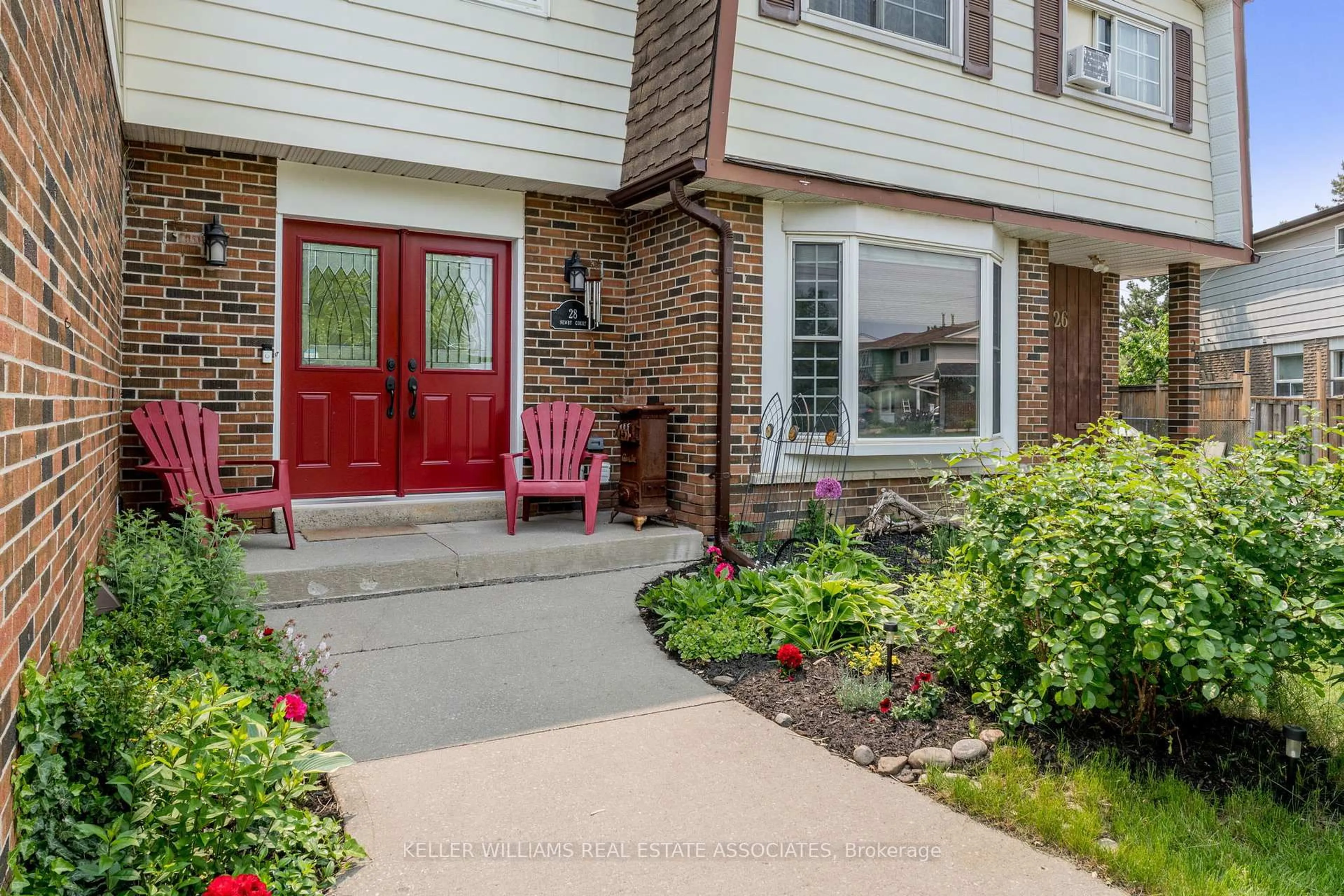 Indoor entryway for 28 Newby Crt, Brampton Ontario L6V 2R8