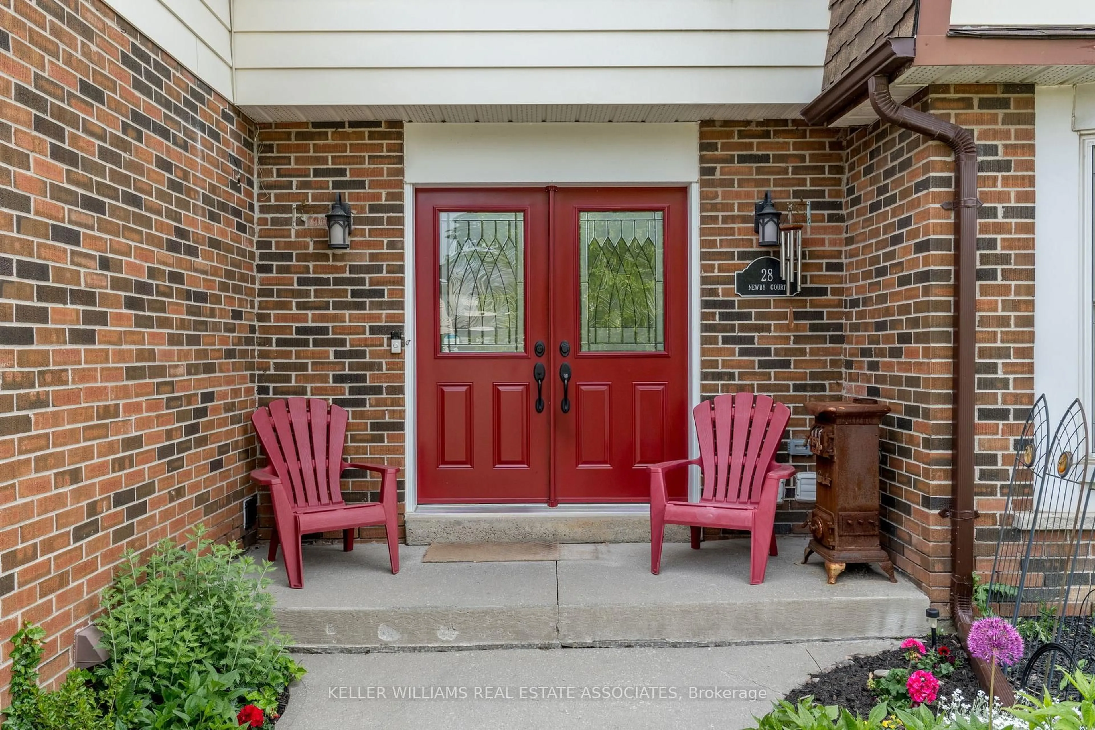 Indoor entryway for 28 Newby Crt, Brampton Ontario L6V 2R8