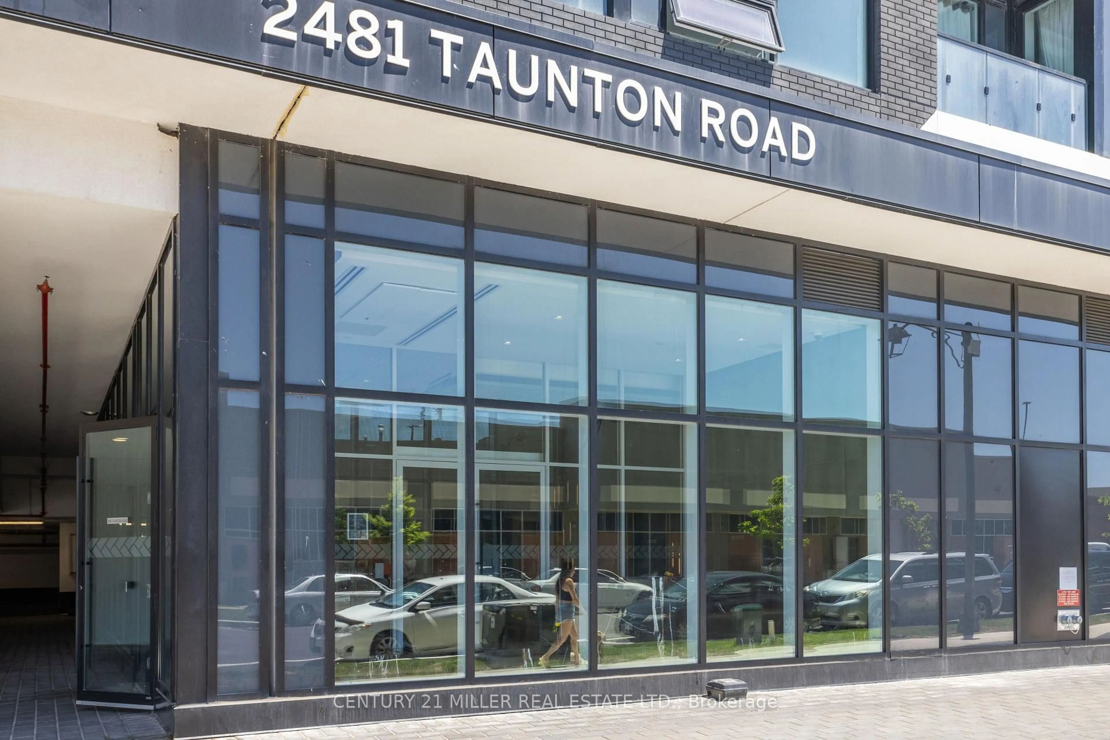 Indoor foyer for 2481 Taunton Rd #372, Oakville Ontario L6H 3R7