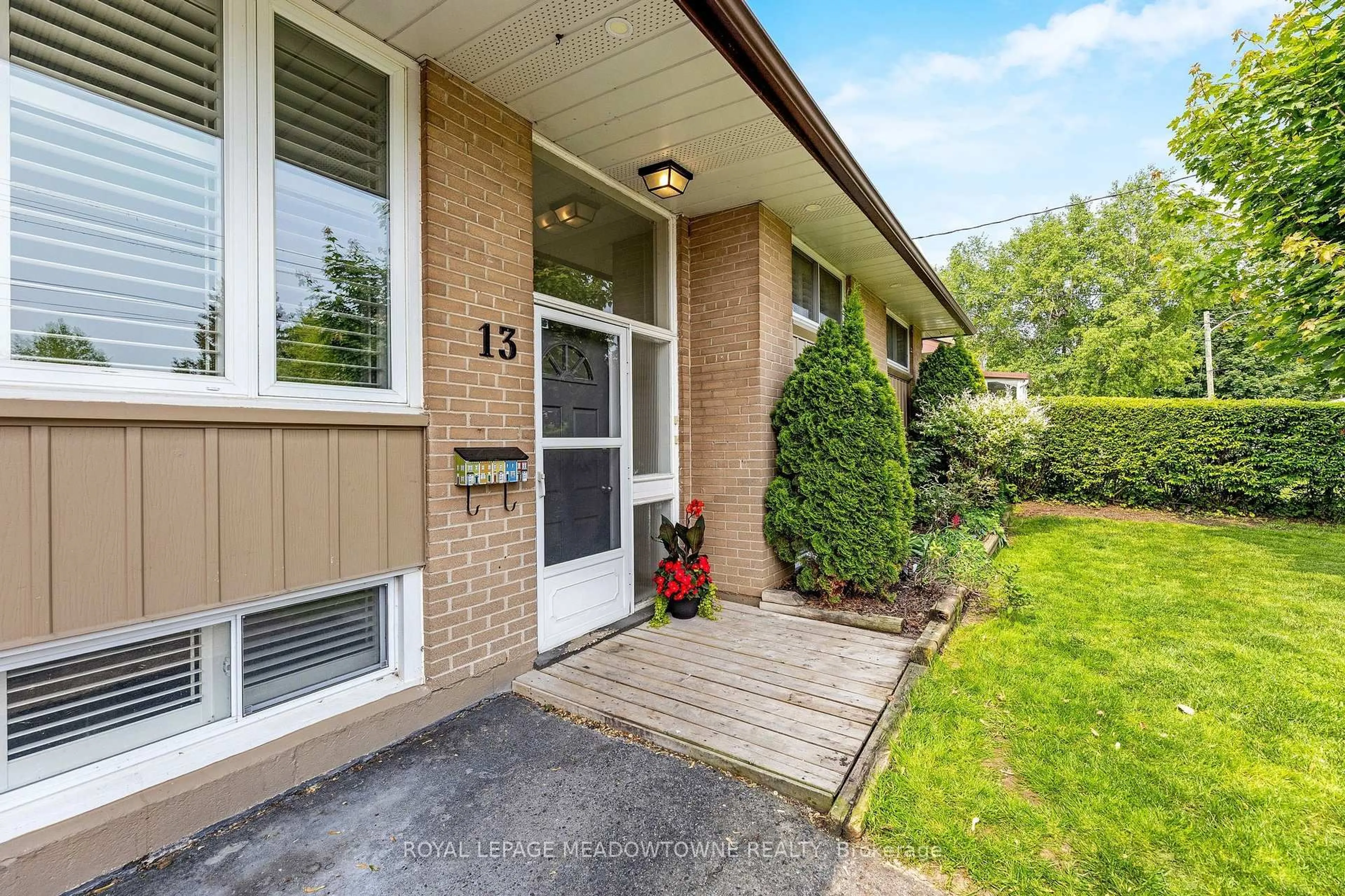 Unknown for 13 Gower Crt, Halton Hills Ontario L7G 4L6