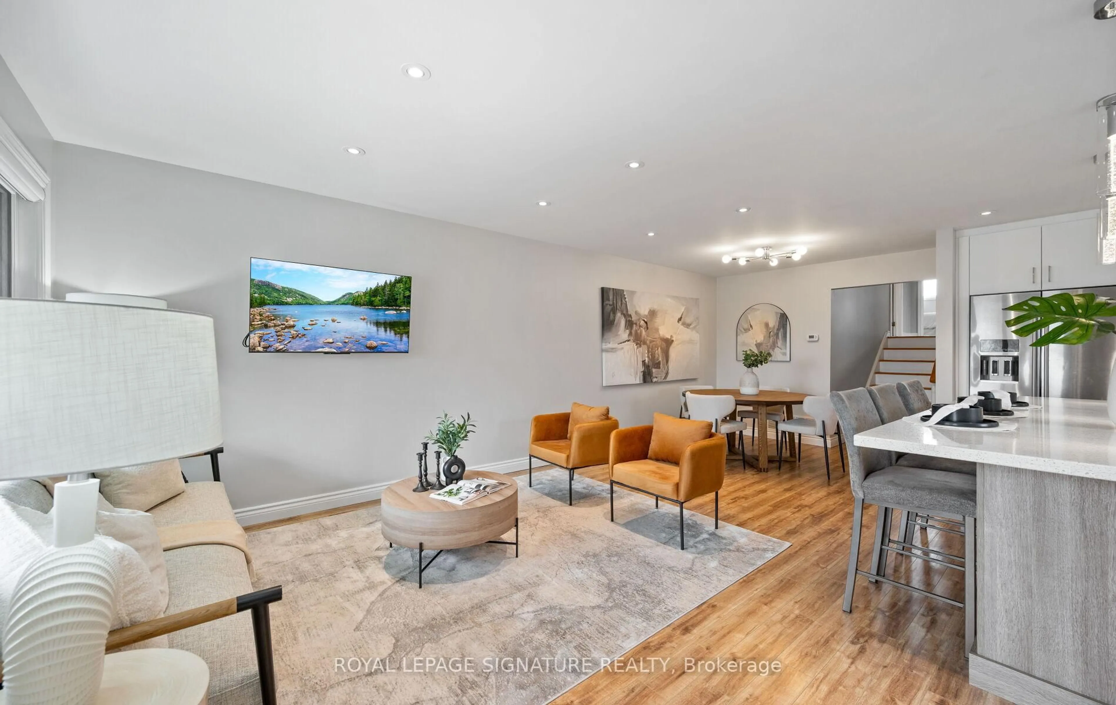Living room with furniture, unknown for 1399 Underwood Dr, Mississauga Ontario L4W 3M9