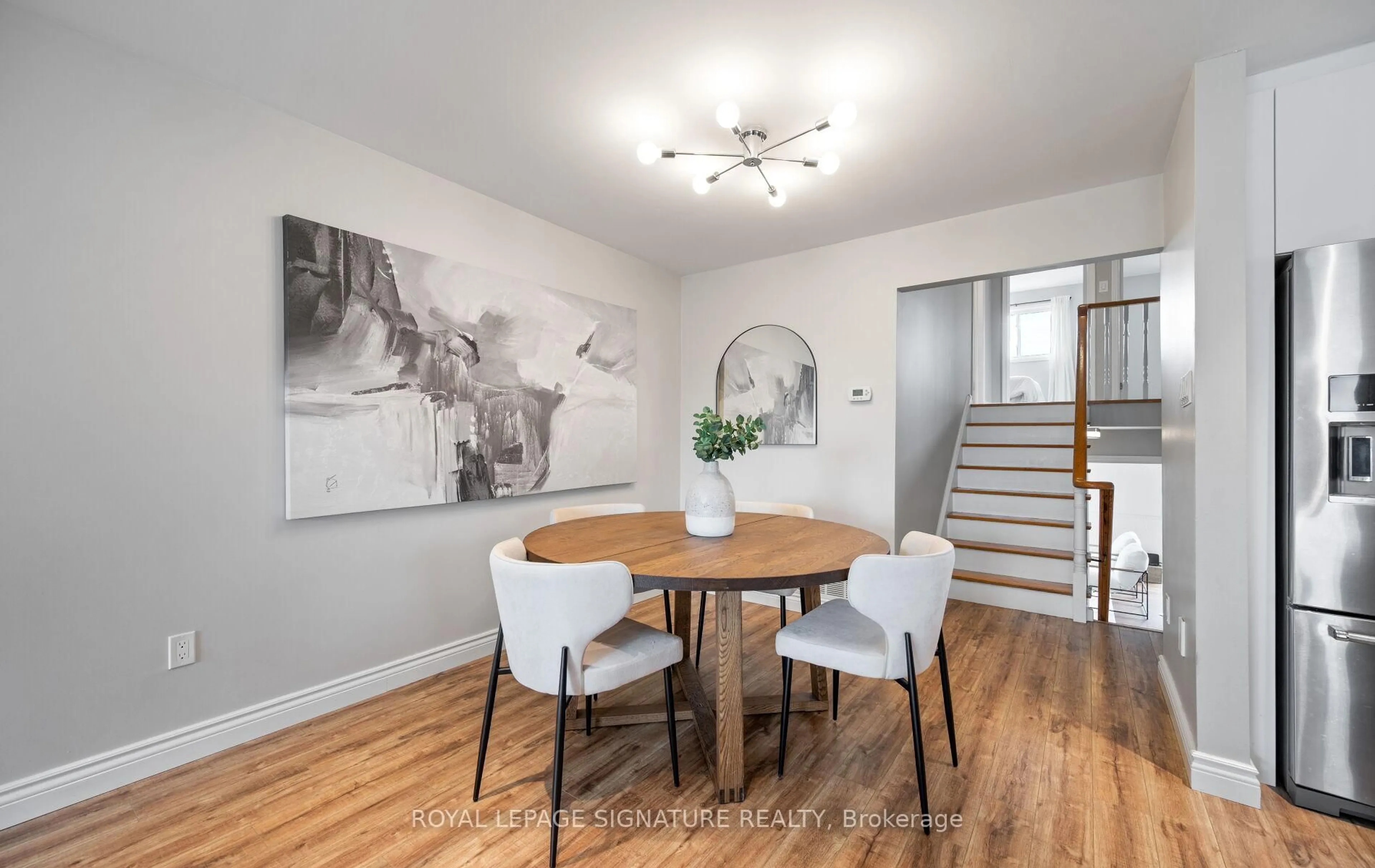Dining room, wood/laminate floor for 1399 Underwood Dr, Mississauga Ontario L4W 3M9