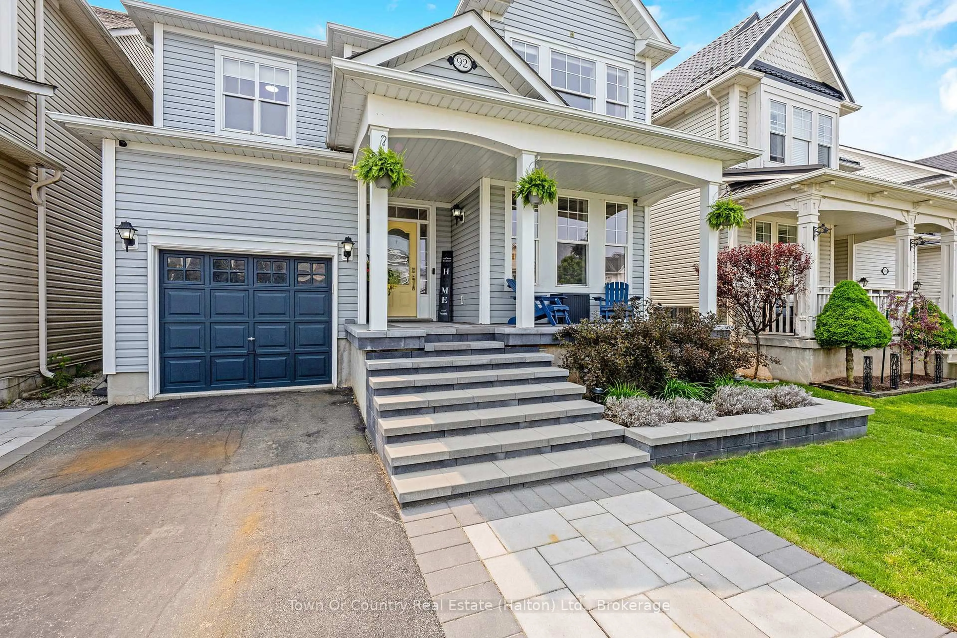 Home with vinyl exterior material, street for 92 Somerville Rd, Halton Hills Ontario L7J 2Z6