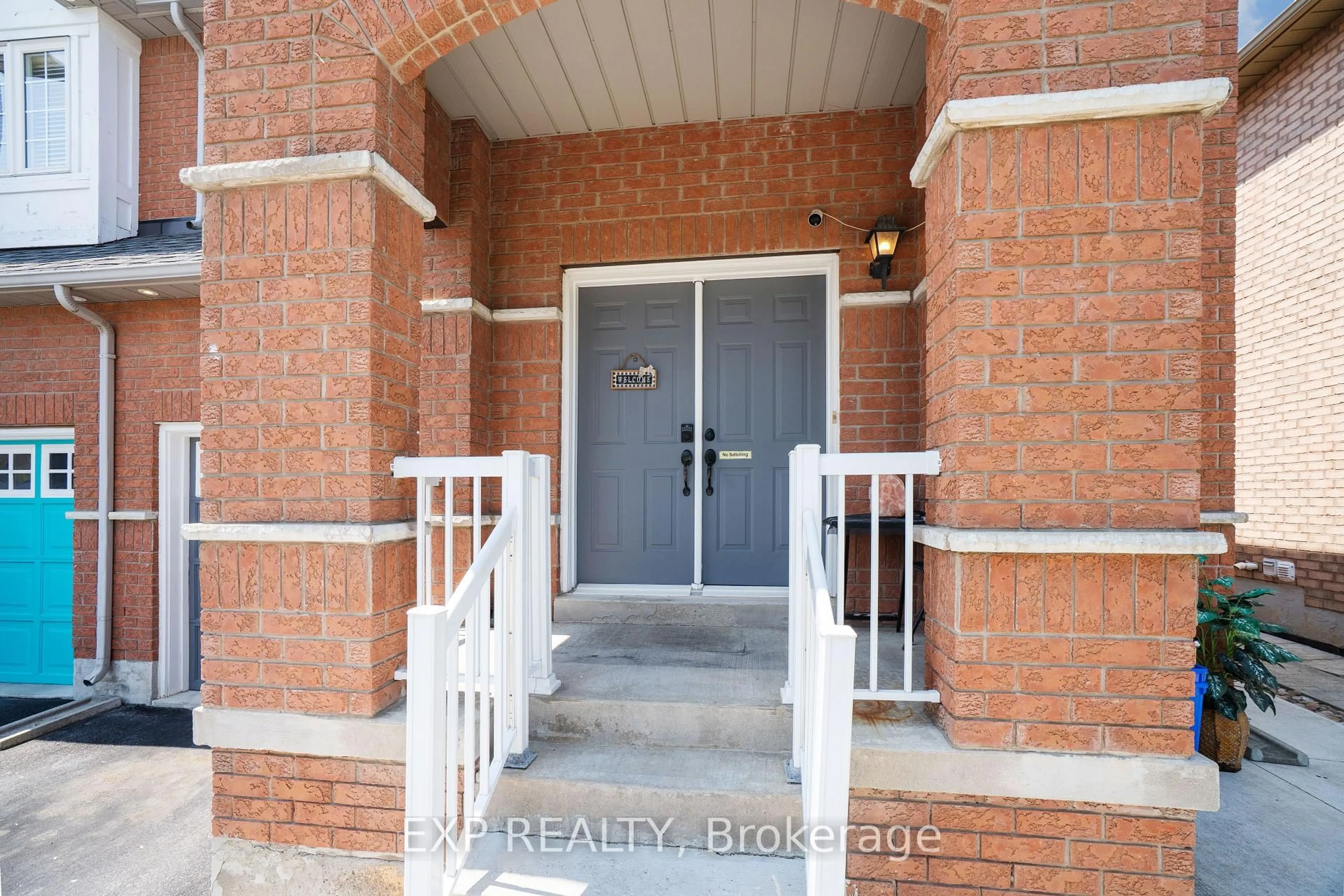 Indoor entryway for 264 Fasken Crt, Milton Ontario L9T 6S9