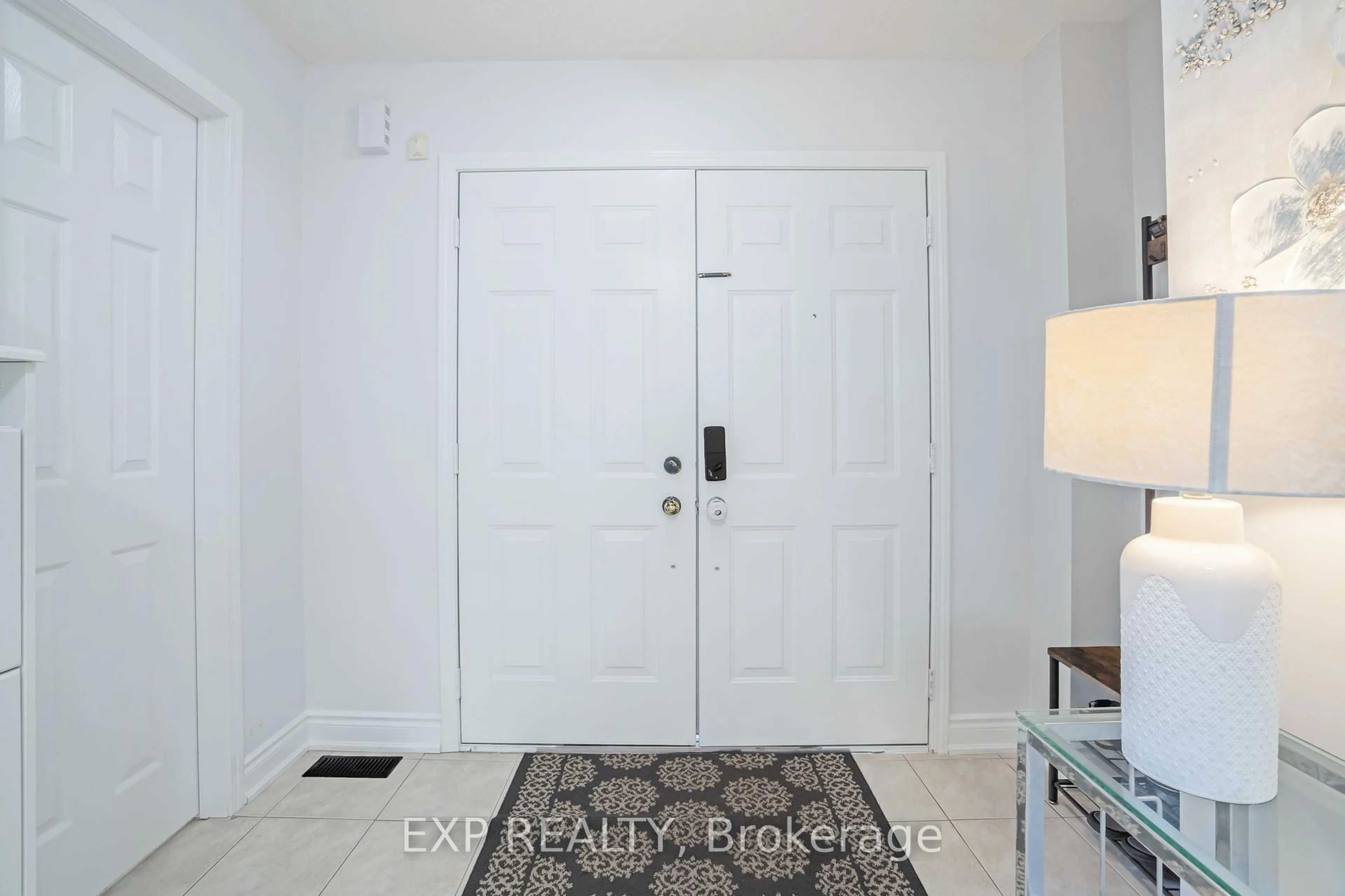 Indoor entryway for 264 Fasken Crt, Milton Ontario L9T 6S9