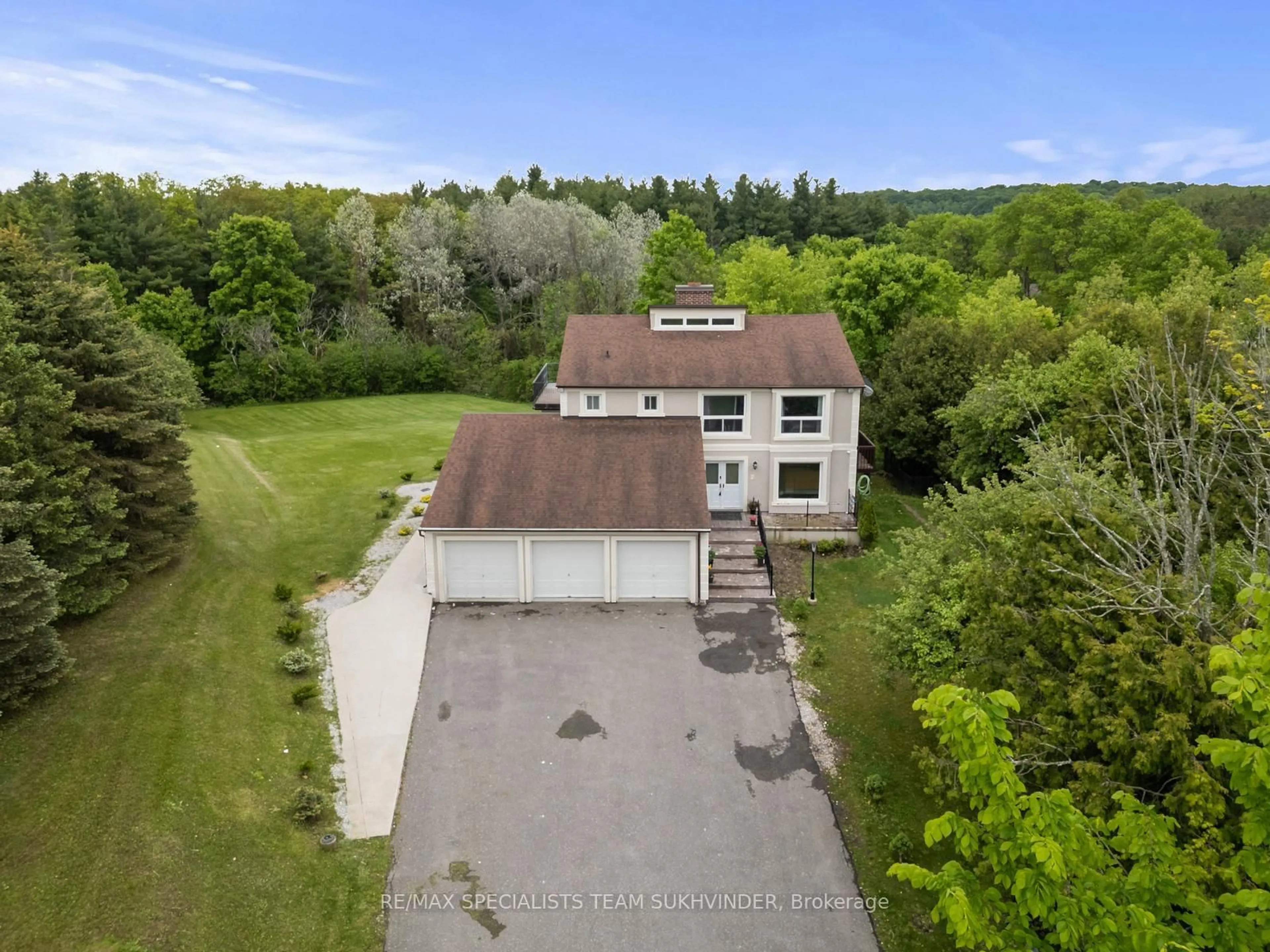 A pic from outside/outdoor area/front of a property/back of a property/a pic from drone, unknown for 7 Keily Cres, Caledon Ontario L7E 0R3