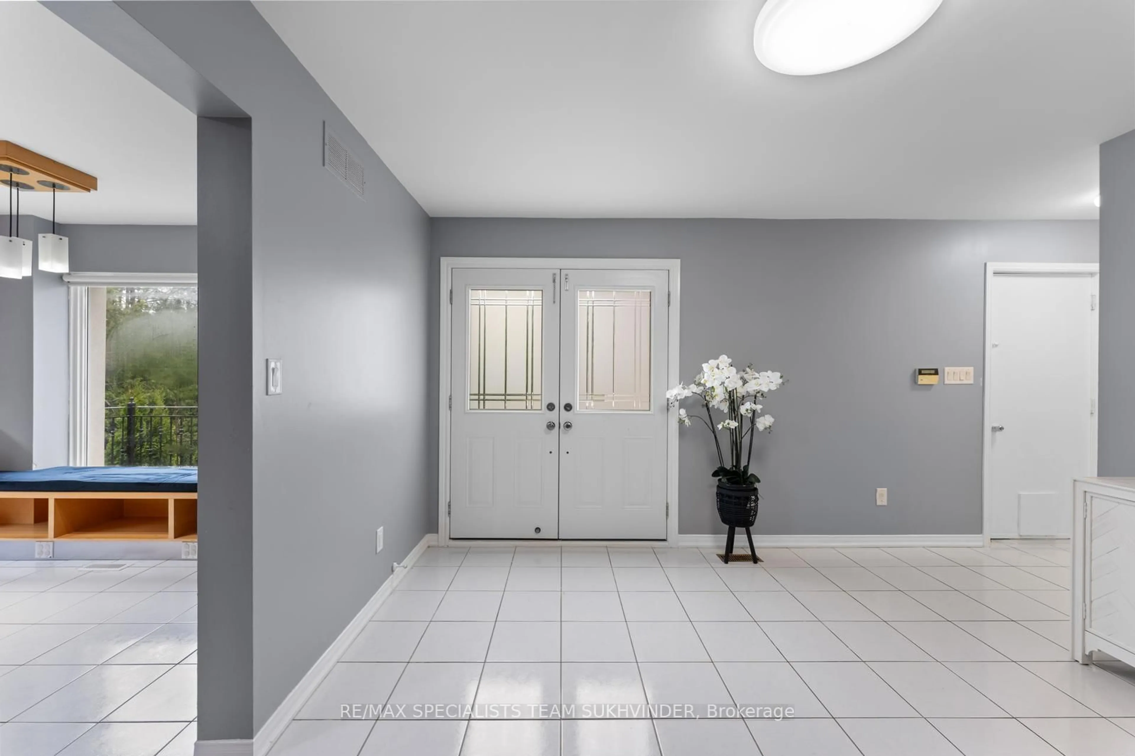 Indoor entryway for 7 Keily Cres, Caledon Ontario L7E 0R3