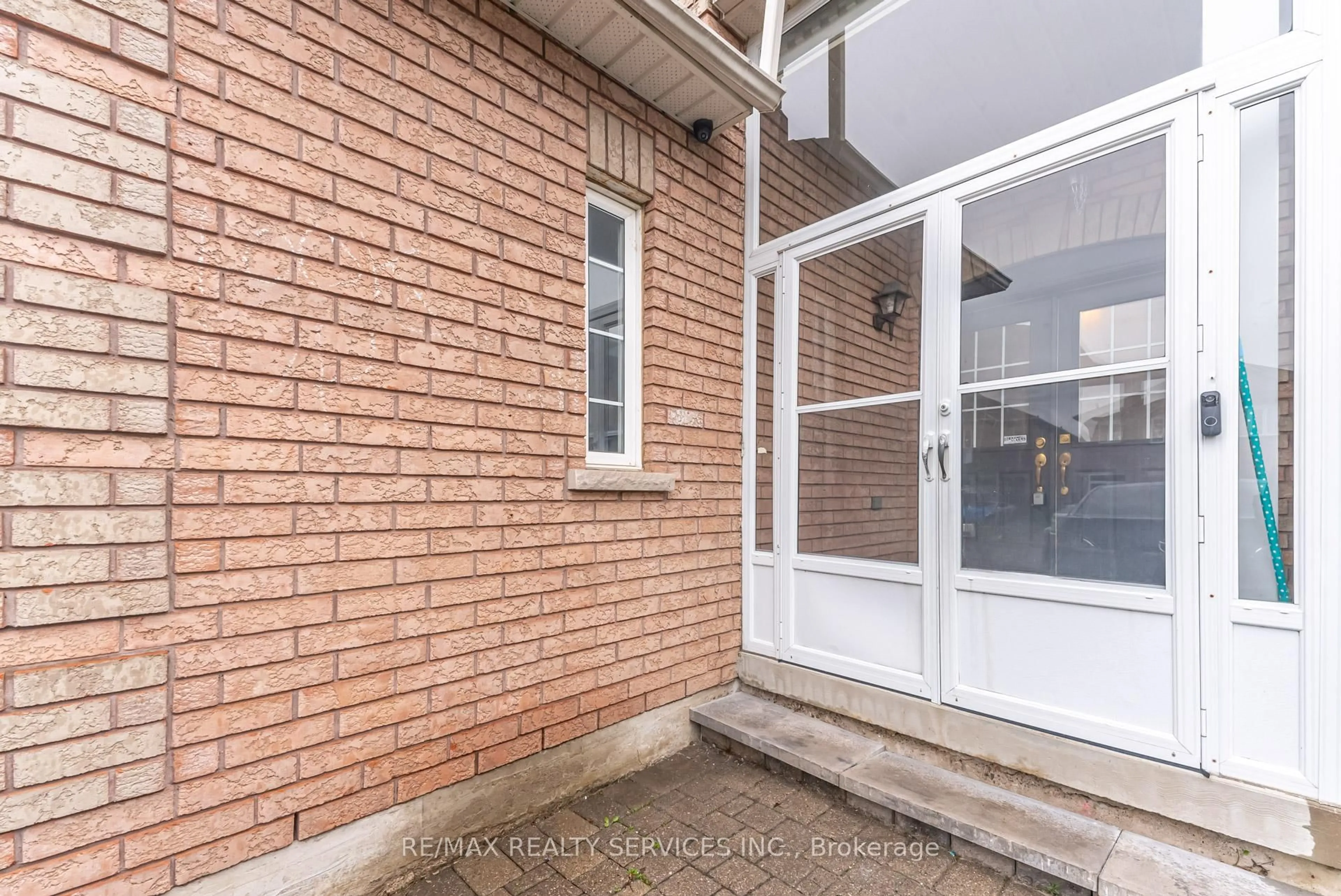 Unknown for 5611 Armando Ave, Mississauga Ontario L5V 3A7