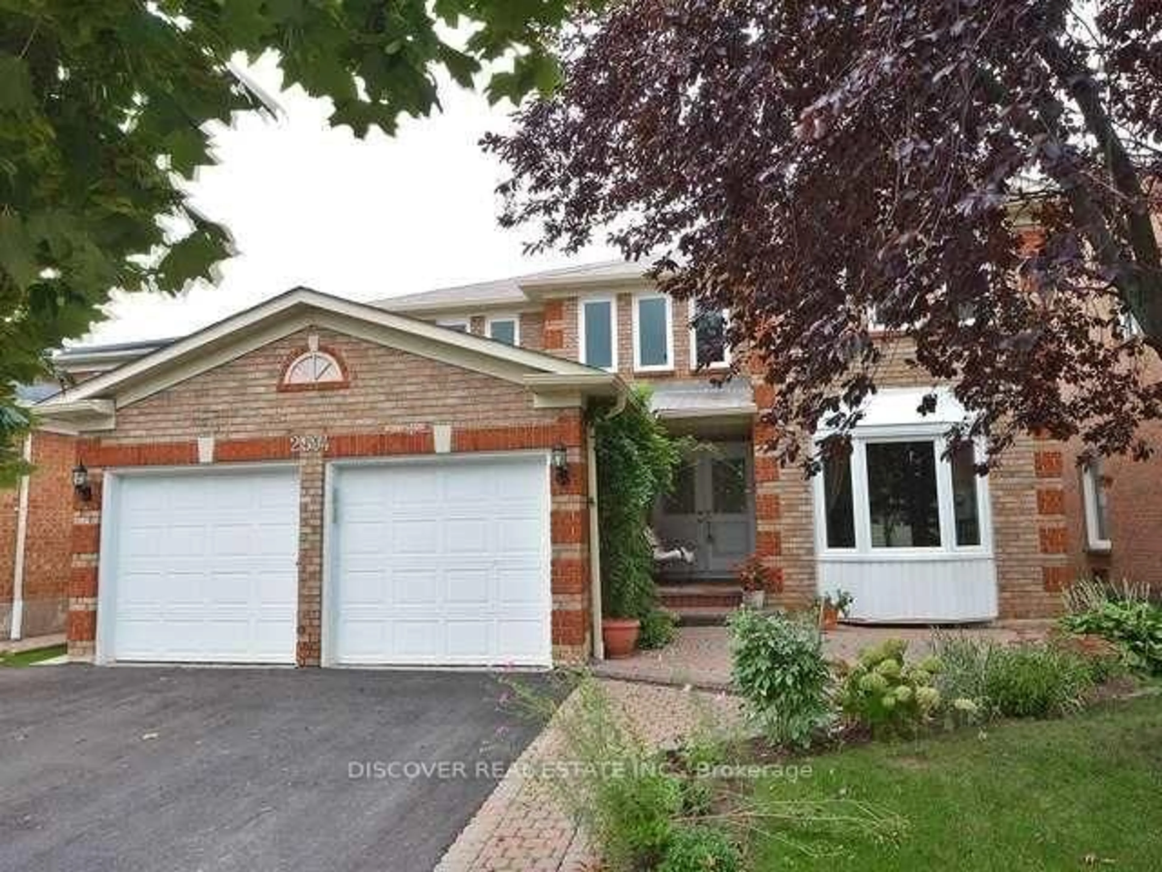 Home with brick exterior material, street for 2594 Ambercroft Tr, Mississauga Ontario L5M 4K3
