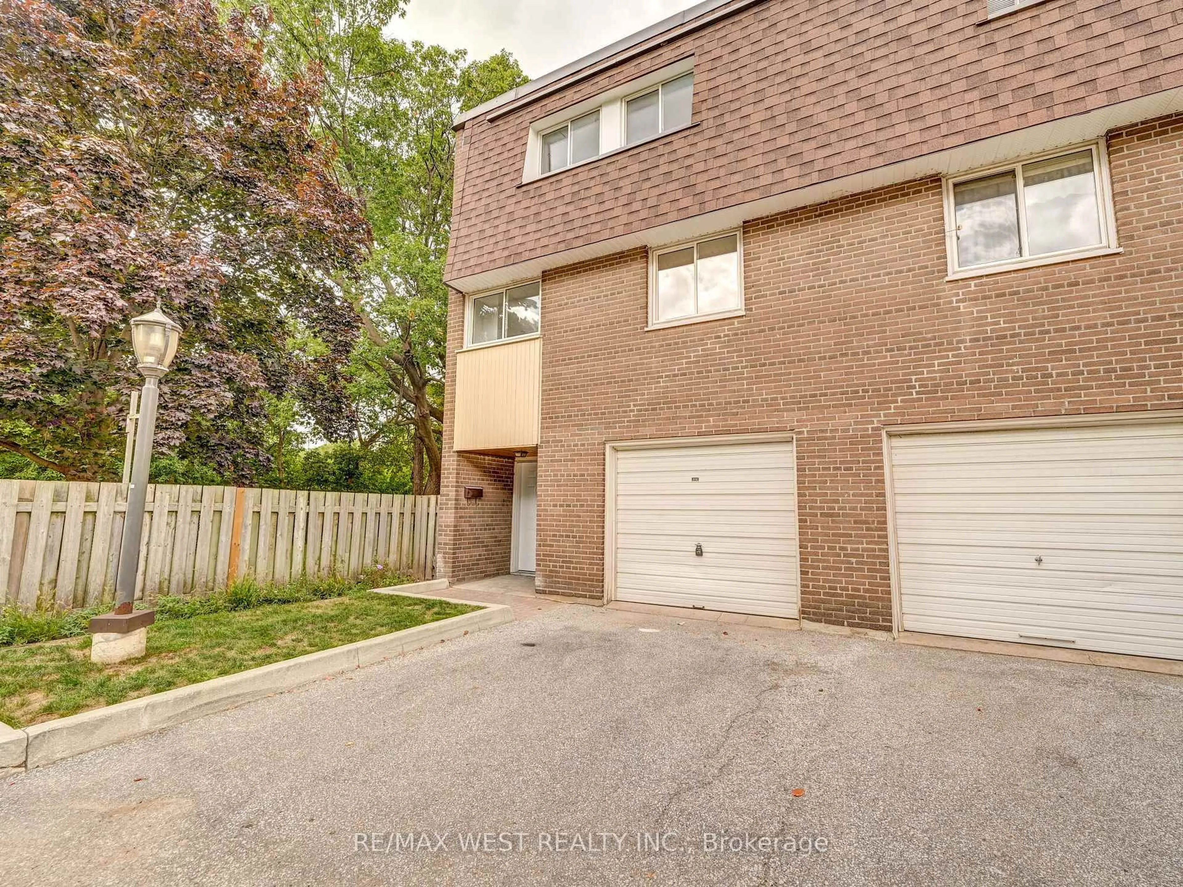 Unknown for 22 Tandridge Cres #808, Toronto Ontario M9W 2P2