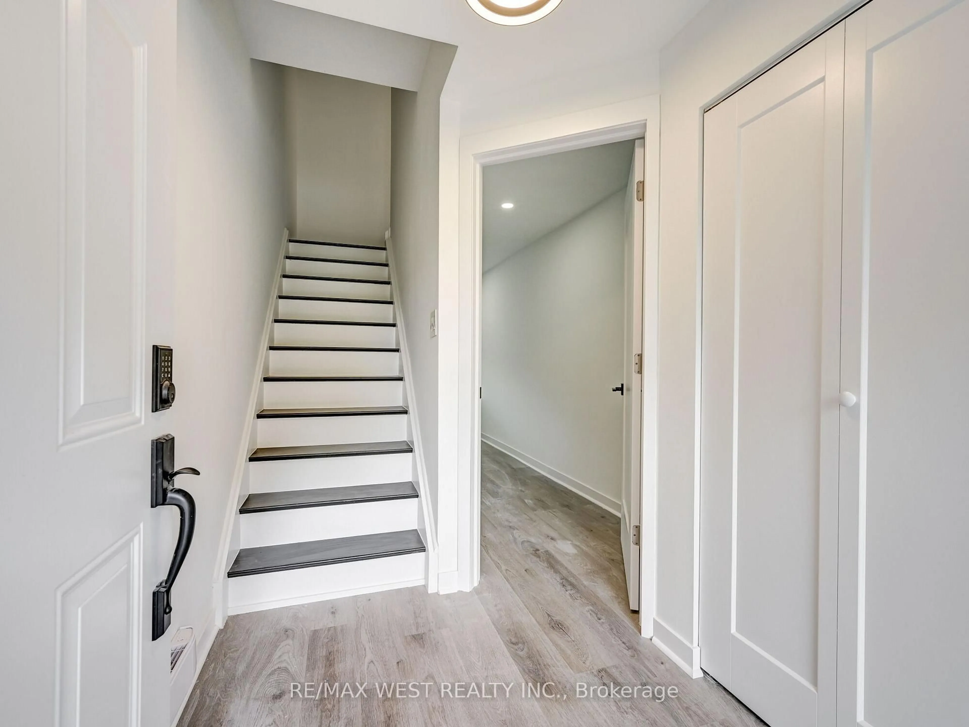 Indoor entryway for 22 Tandridge Cres #808, Toronto Ontario M9W 2P2