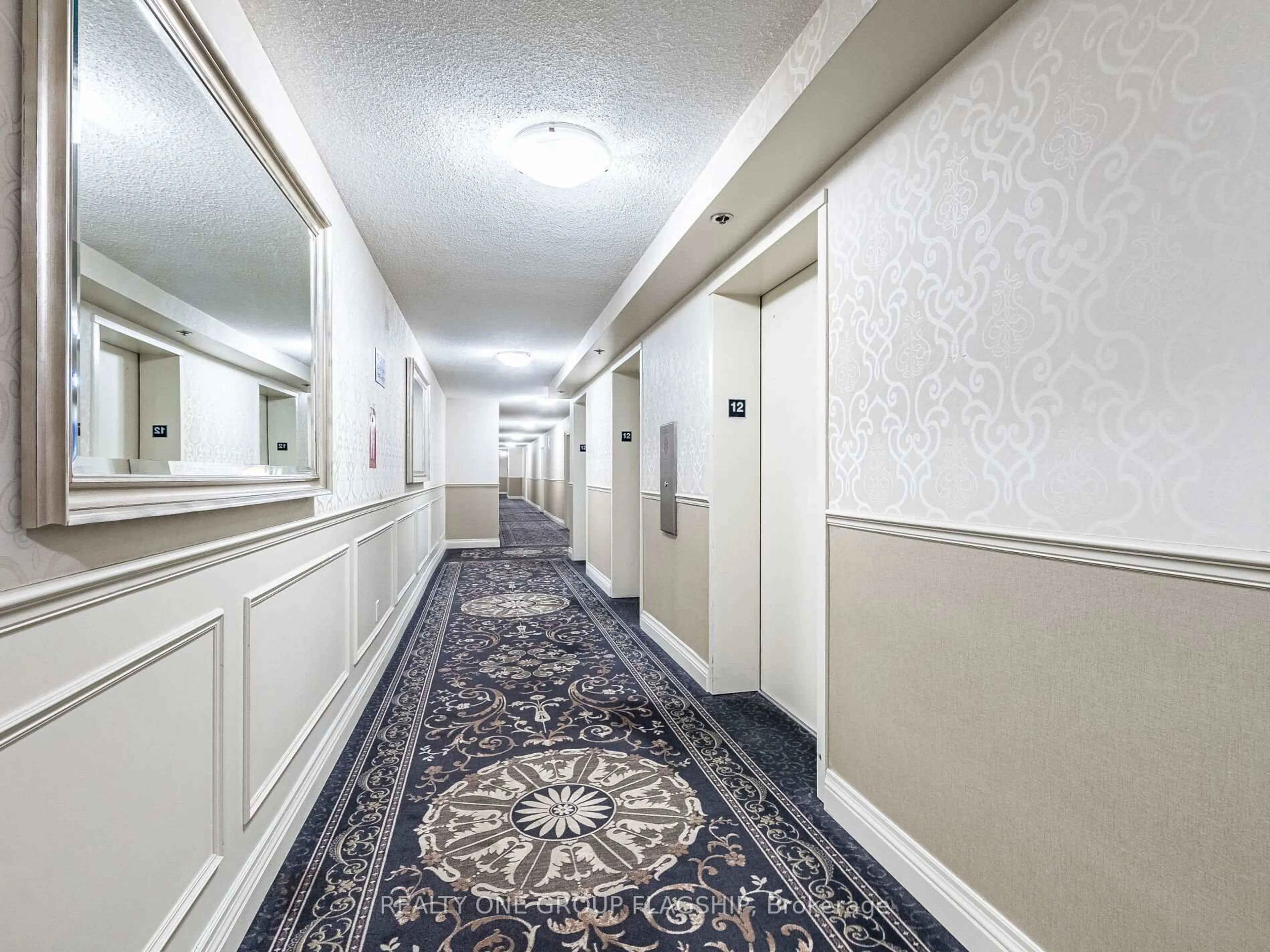 Indoor foyer for 50 Elm Dr #1209, Mississauga Ontario L5A 3X2