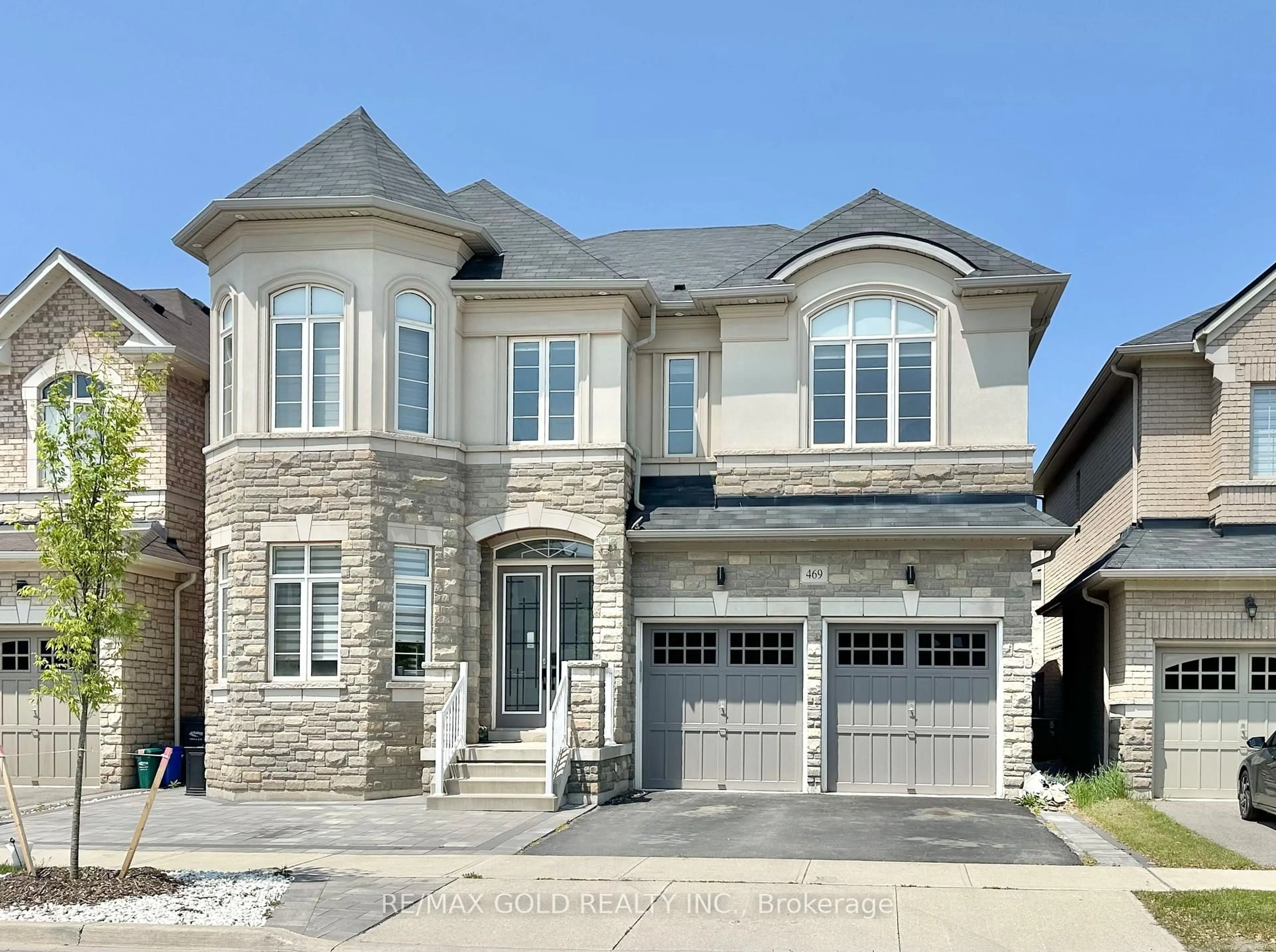 Home with brick exterior material, street for 469 Threshing Mill Blvd, Oakville Ontario L6H 0T3