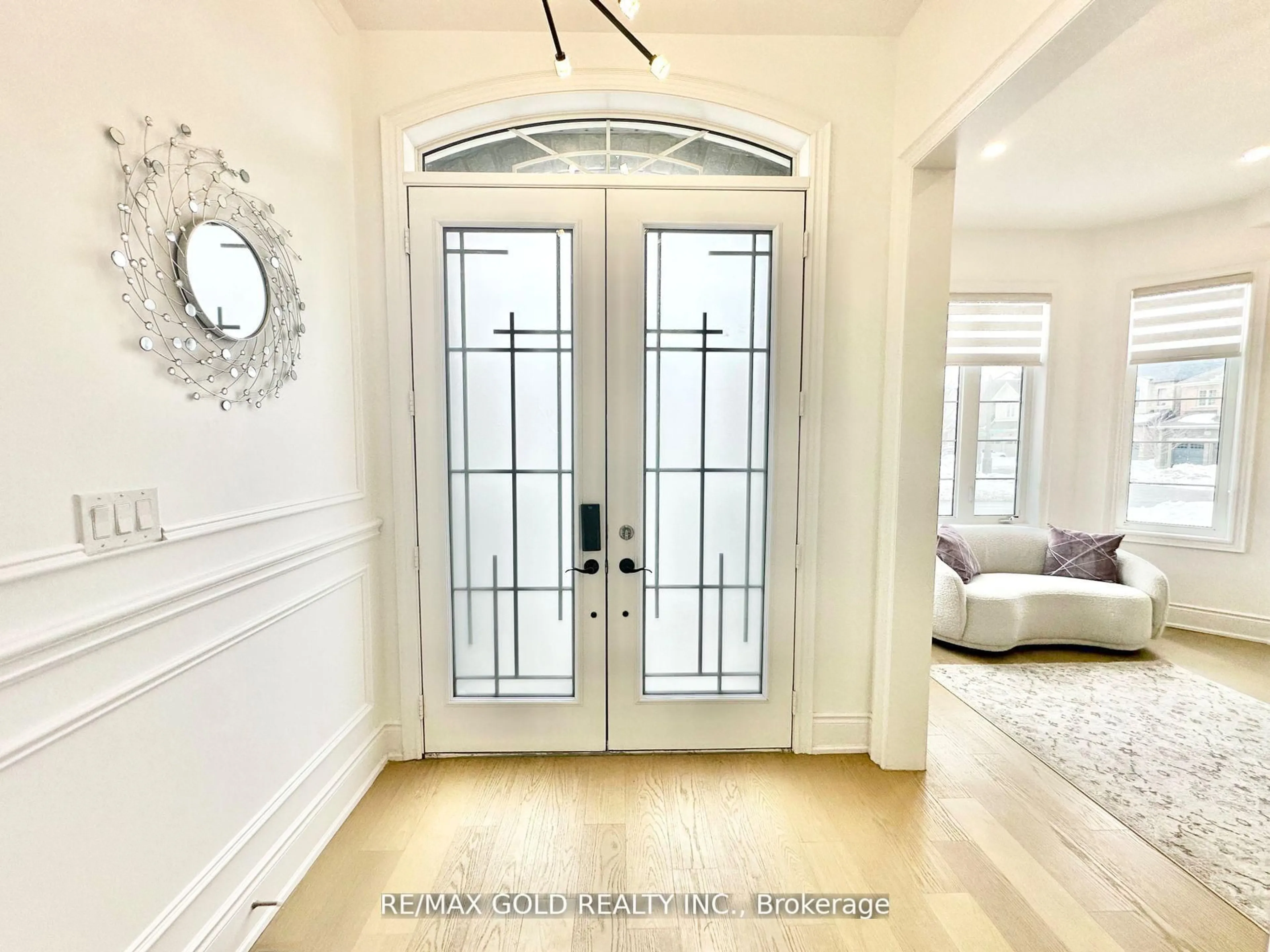 Indoor entryway for 469 Threshing Mill Blvd, Oakville Ontario L6H 0T3