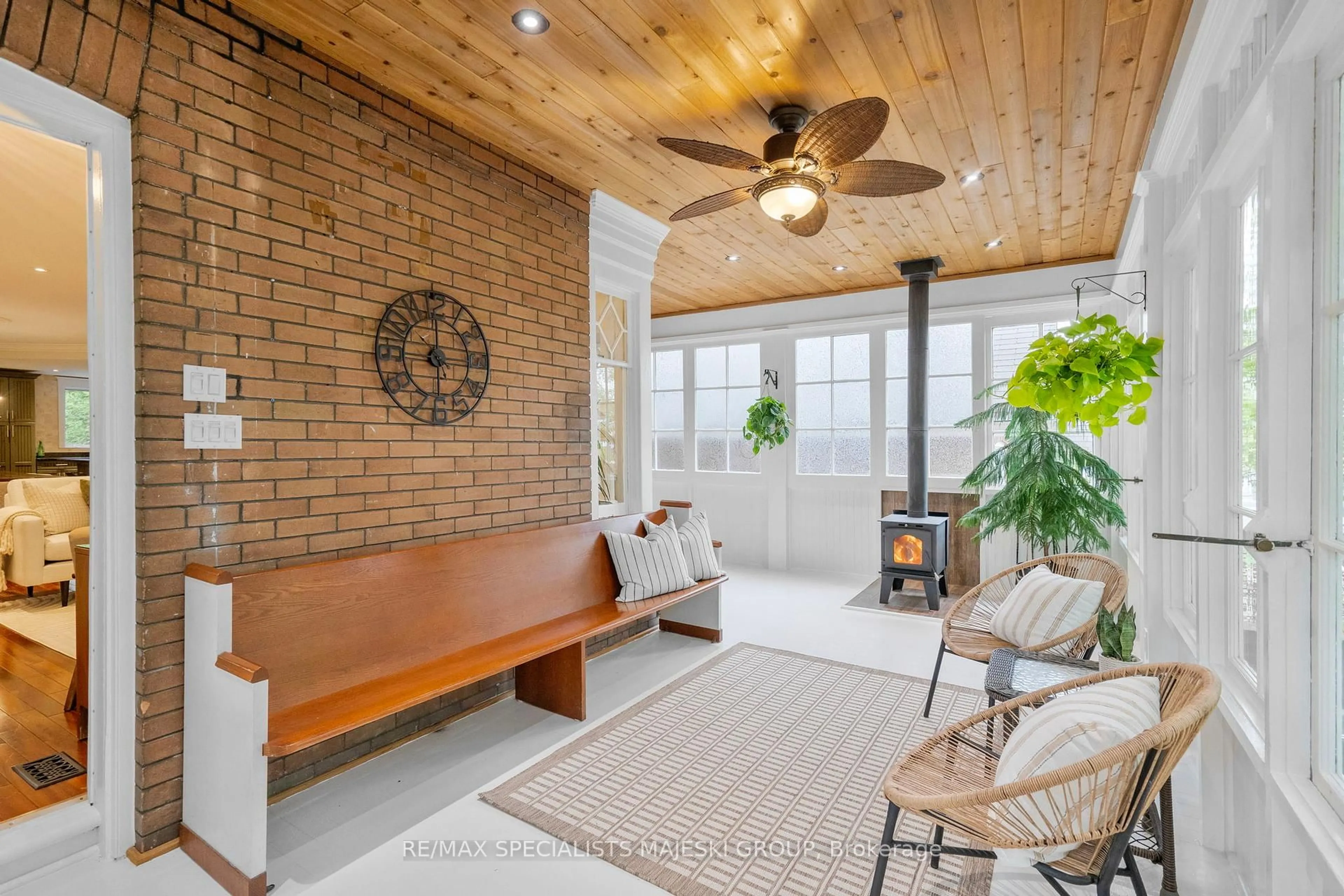 Indoor entryway for 21 Primrose Ave, Toronto Ontario M6H 3V1