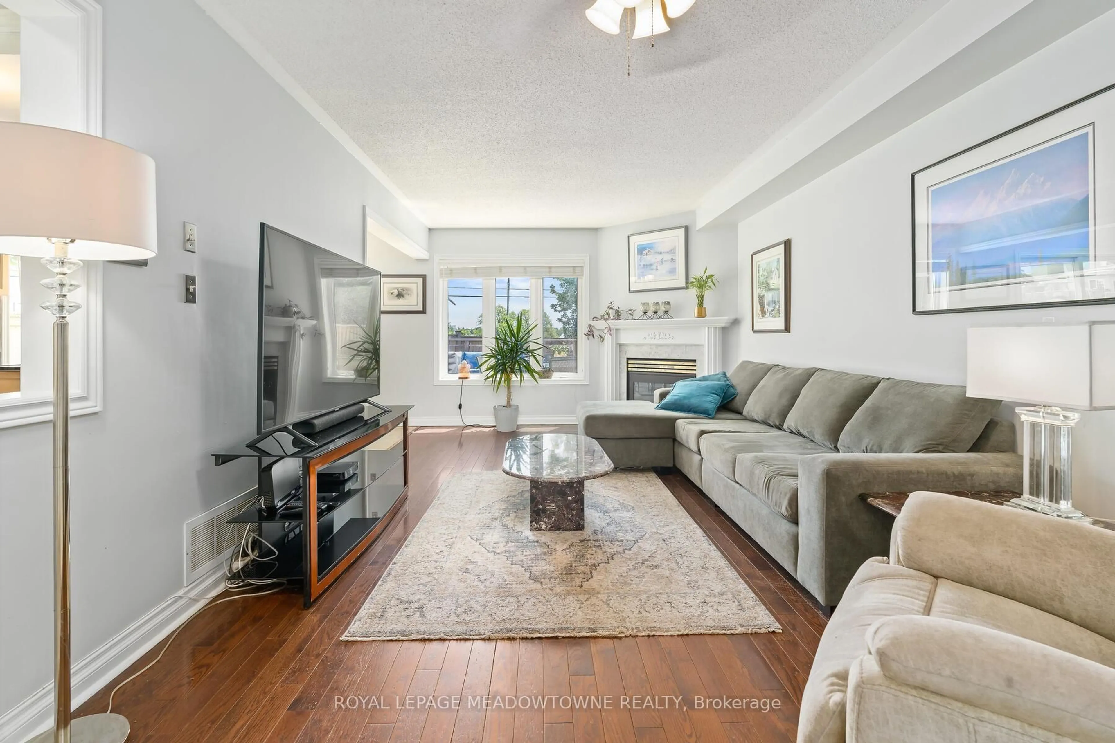 Living room with furniture, unknown for 1 Mcclure Crt, Halton Hills Ontario L7G 5X6