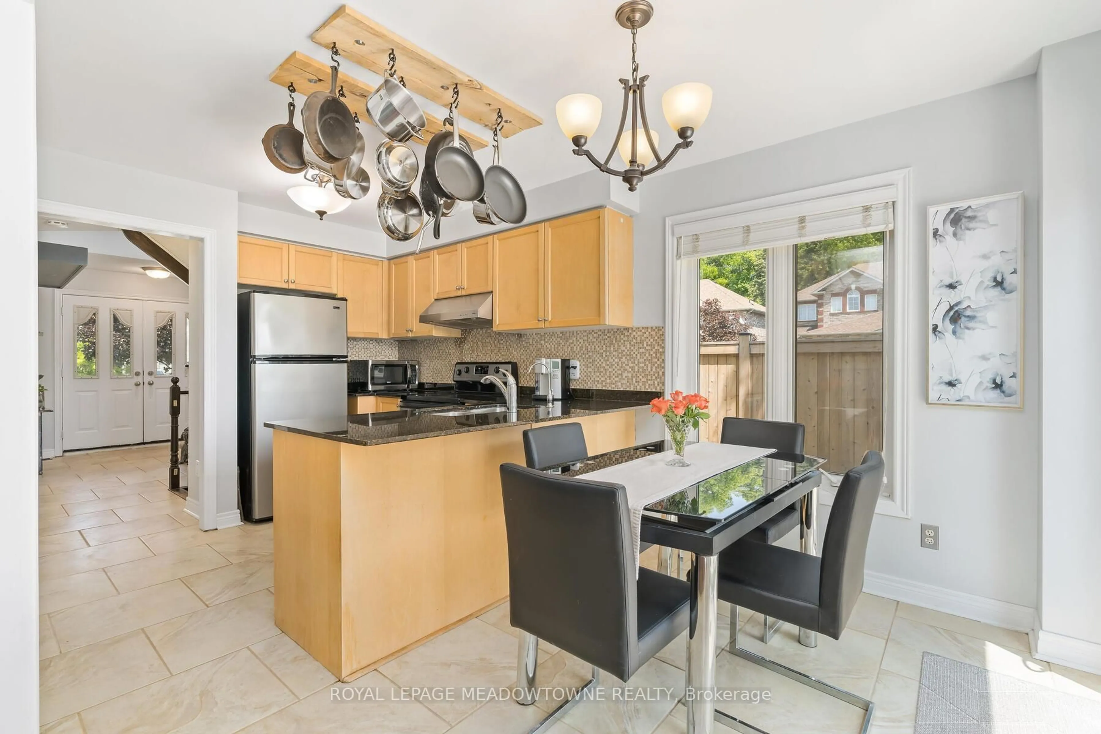 Open concept kitchen, ceramic/tile floor for 1 Mcclure Crt, Halton Hills Ontario L7G 5X6