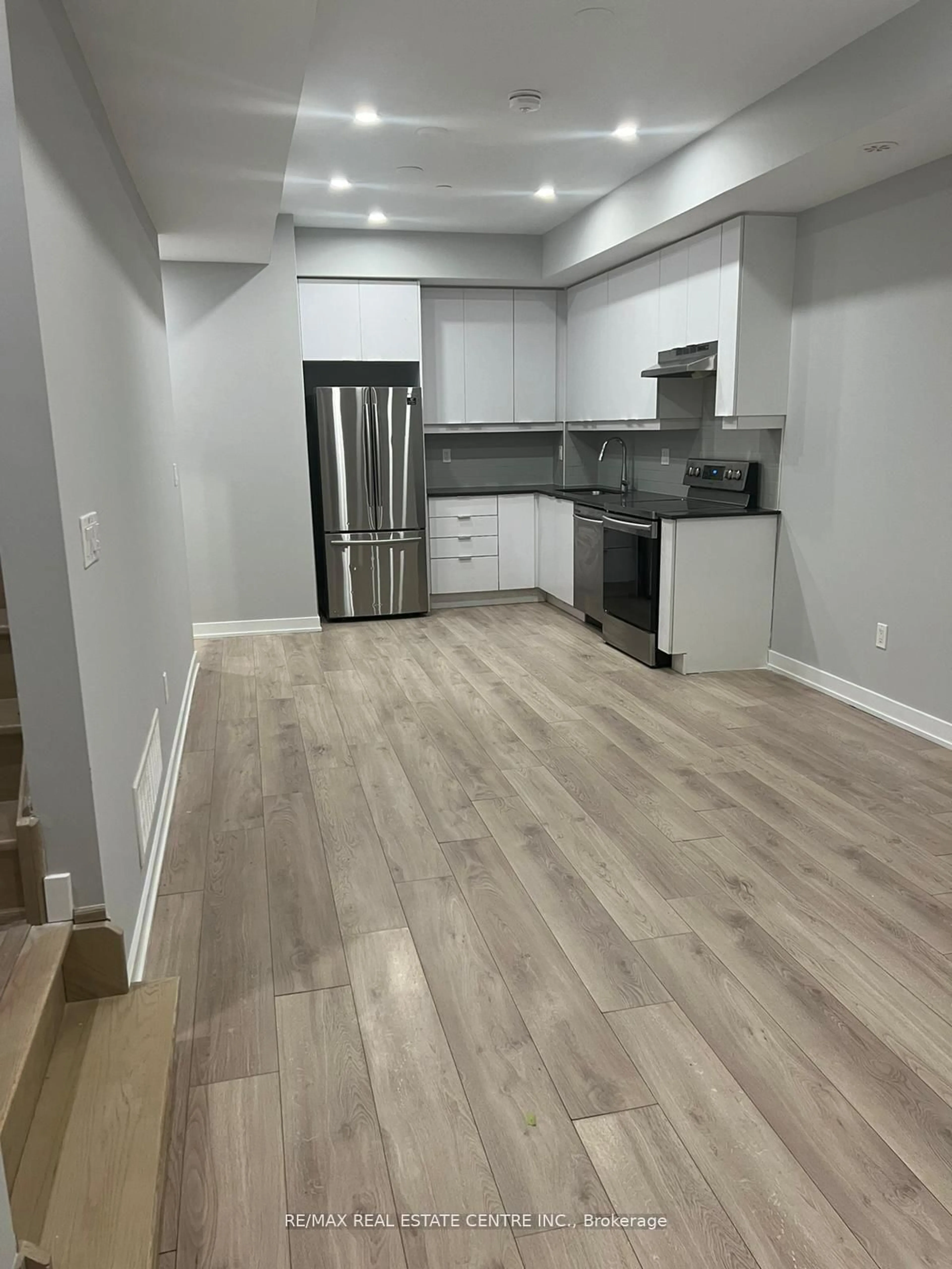 Open concept kitchen, wood/laminate floor for 200 Malta Ave, Ave #89, Brampton Ontario L6Y 6H8