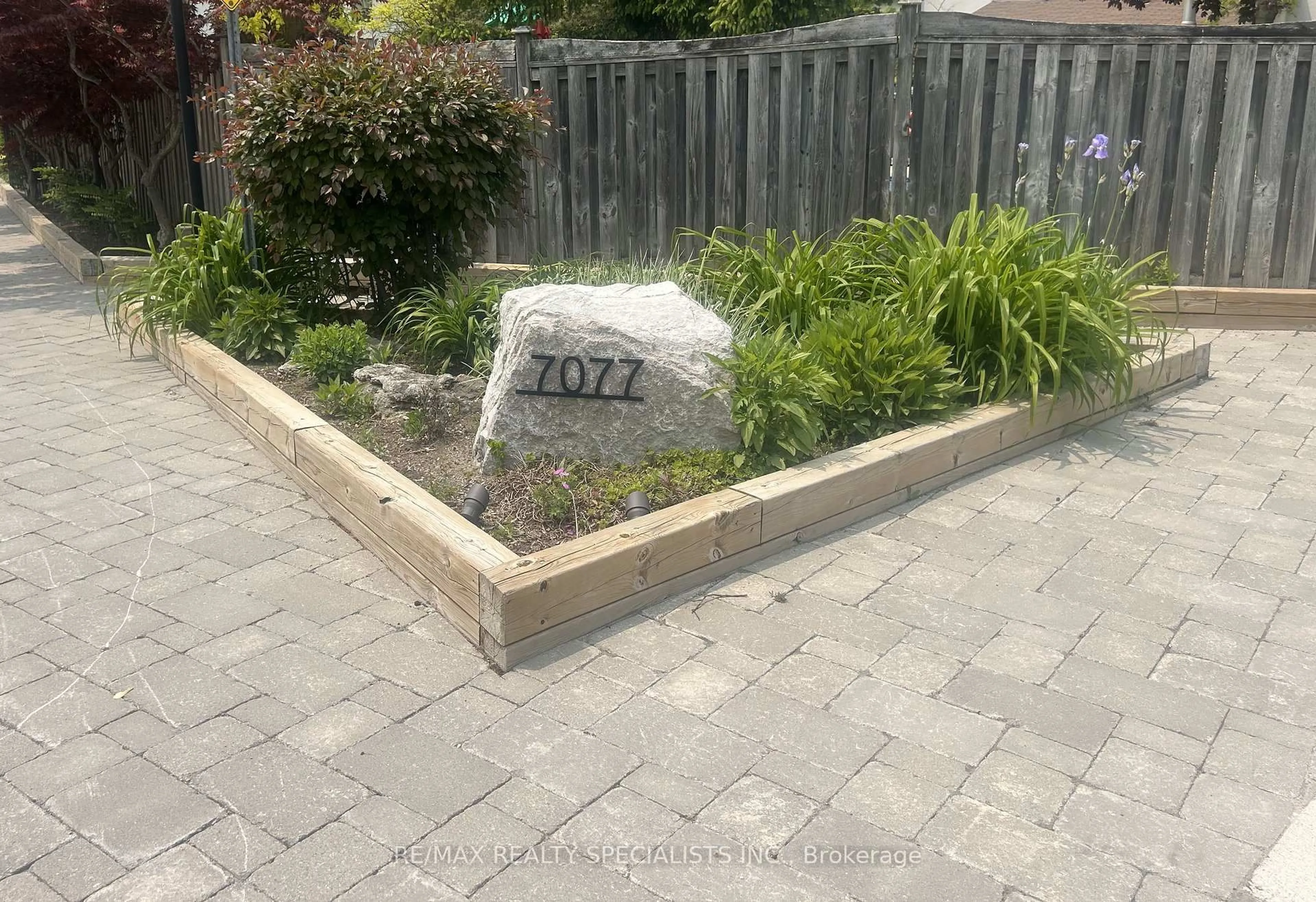 Patio, street for 7077 Estoril Rd #12, Mississauga Ontario L5N 1N3