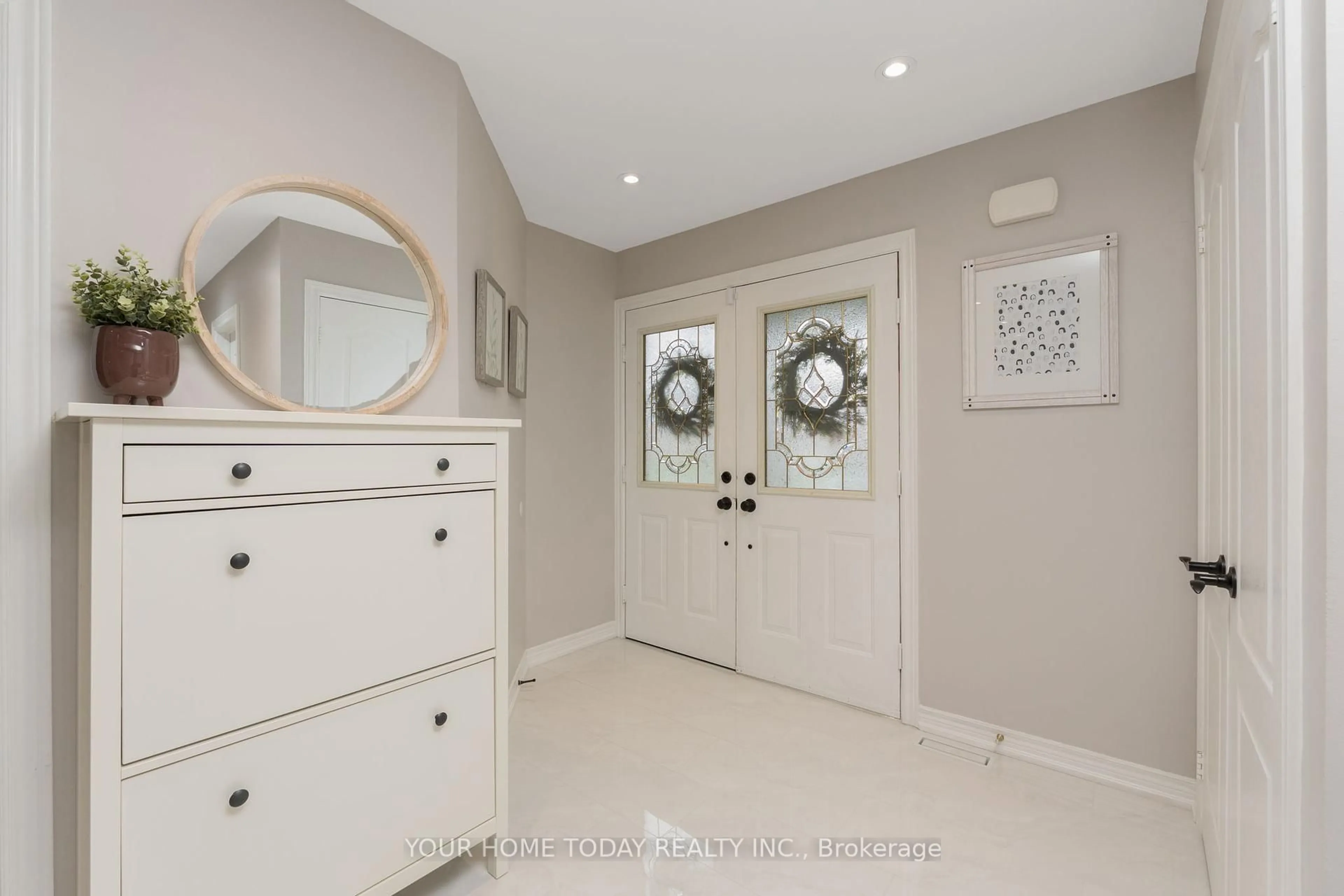 Indoor entryway for 54 Gardenia Way, Caledon Ontario L7C 1B1