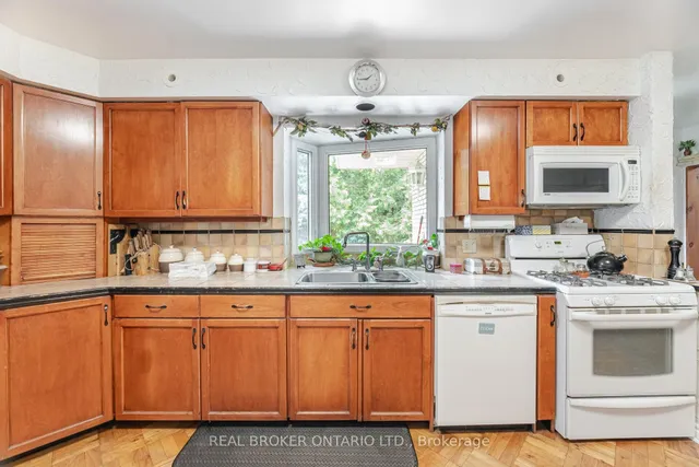 Additional property image - 30 Malvern Crt