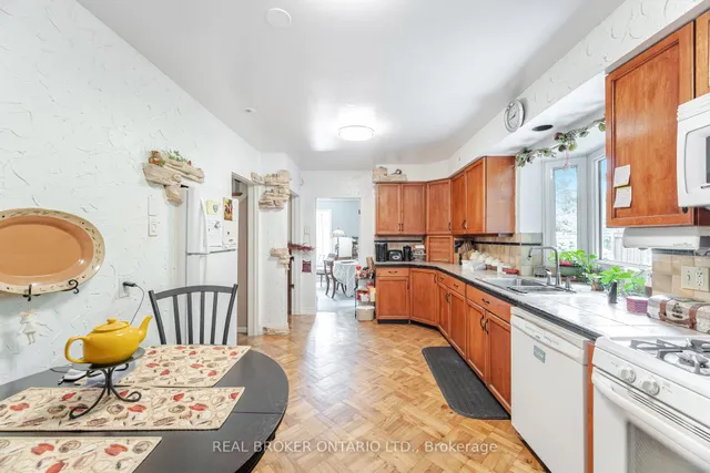 Additional property image - 30 Malvern Crt