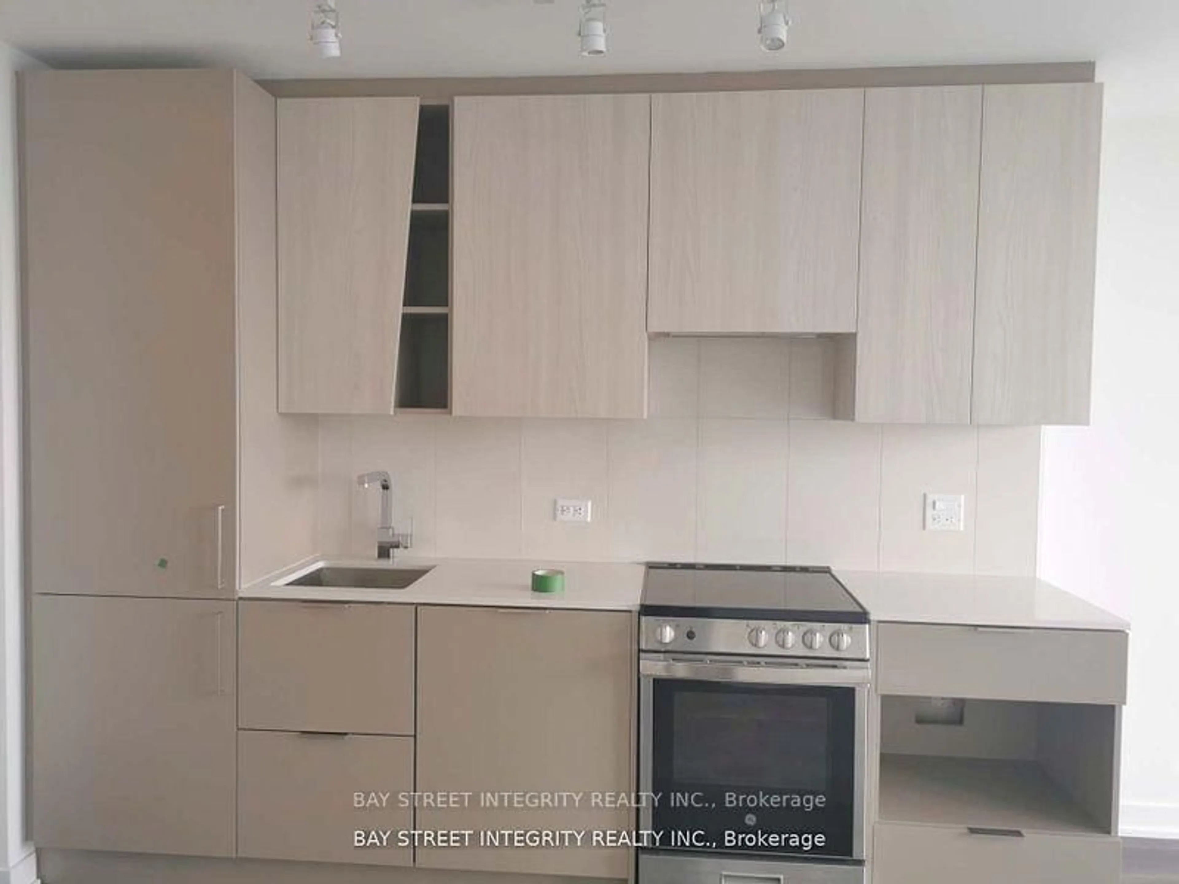 Standard kitchen, unknown for 3900 Confederation Pkwy #3212, Mississauga Ontario L5B 0M3