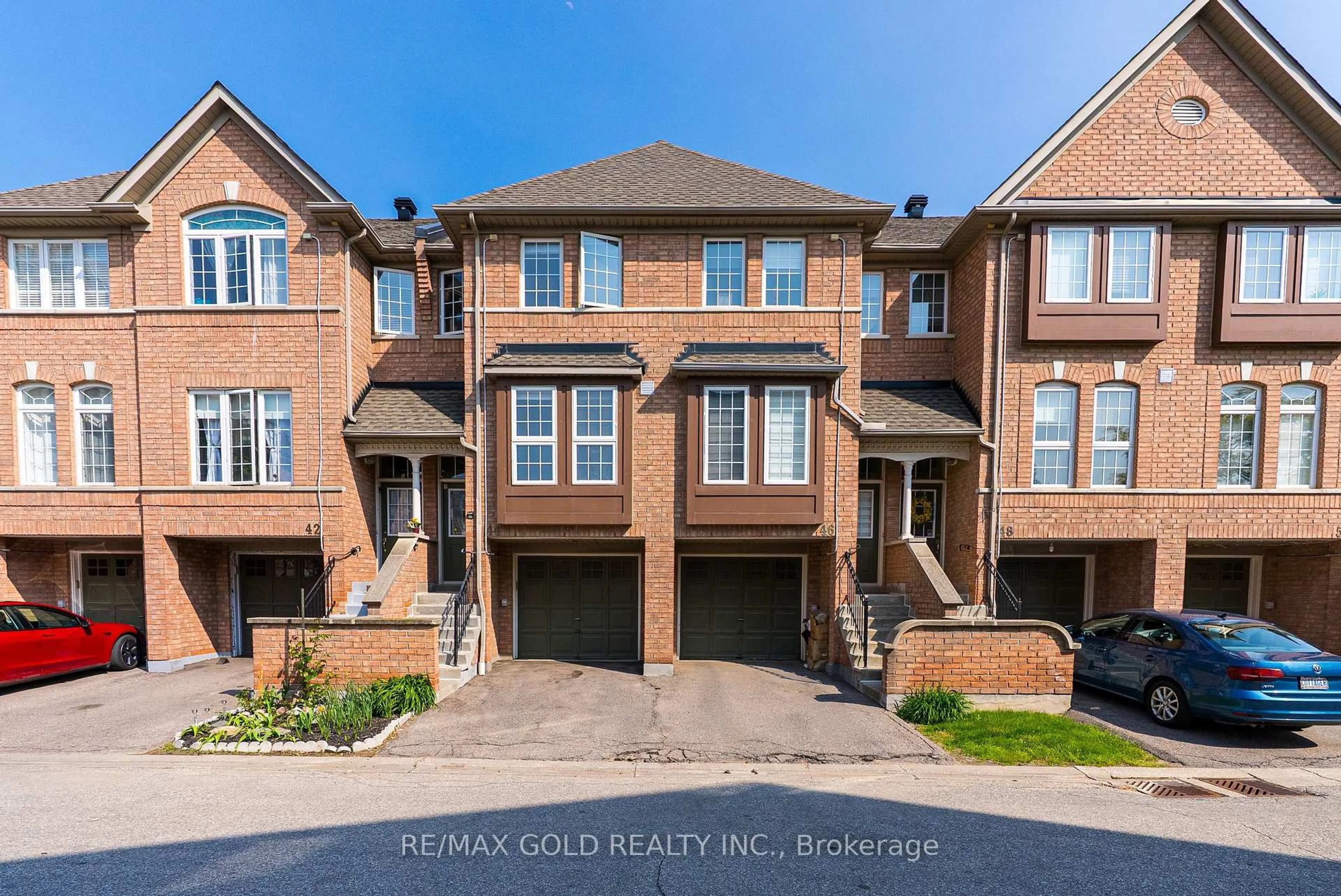 A pic from outside/outdoor area/front of a property/back of a property/a pic from drone, street for 50 Strathaven Dr #44, Mississauga Ontario L5R 4E7