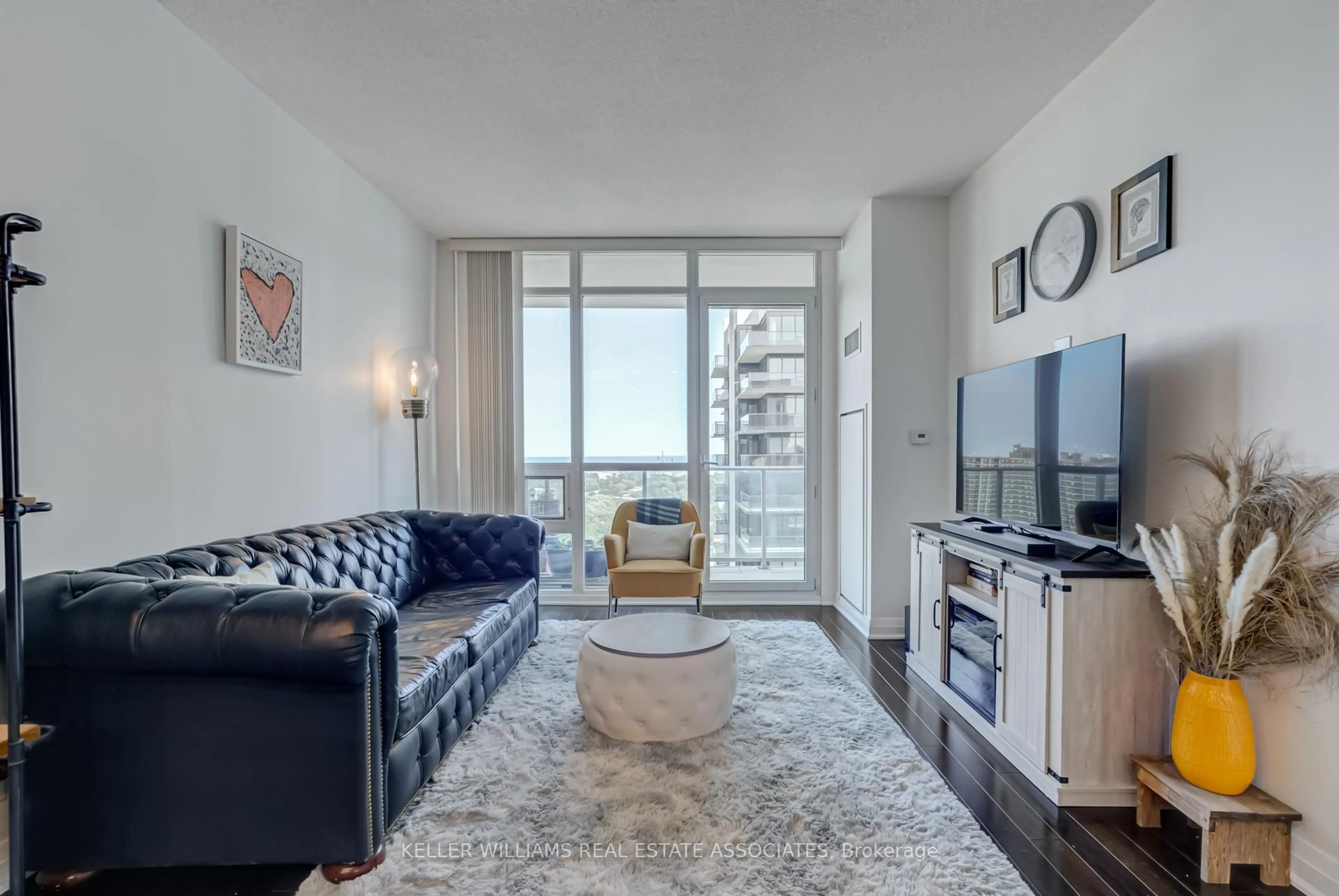 Living room with furniture, unknown for 1055 Southdown Rd #Lph09, Mississauga Ontario L5J 0A3