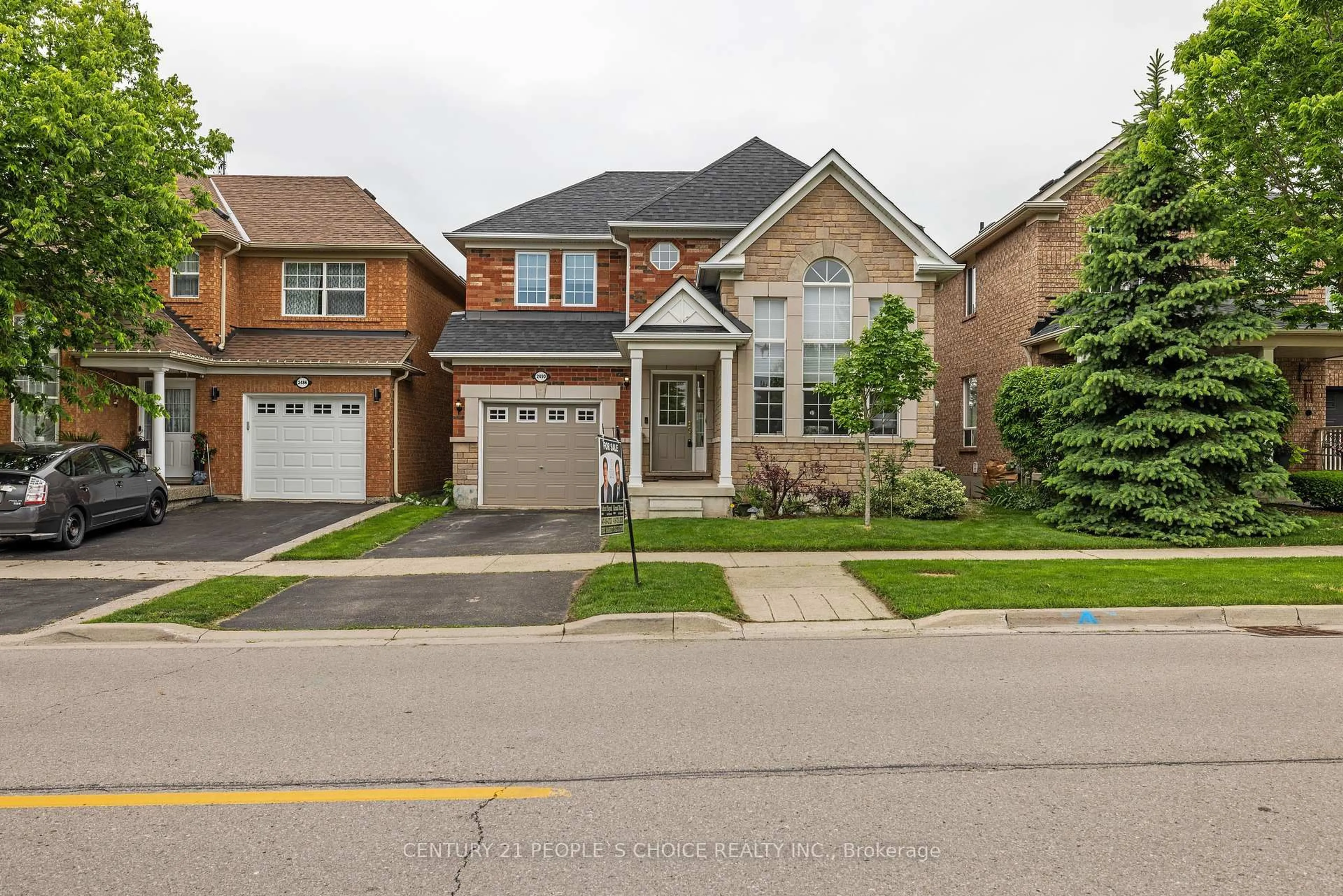 Home with brick exterior material, street for 2490 Valleyridge Dr, Oakville Ontario L6M 5H1