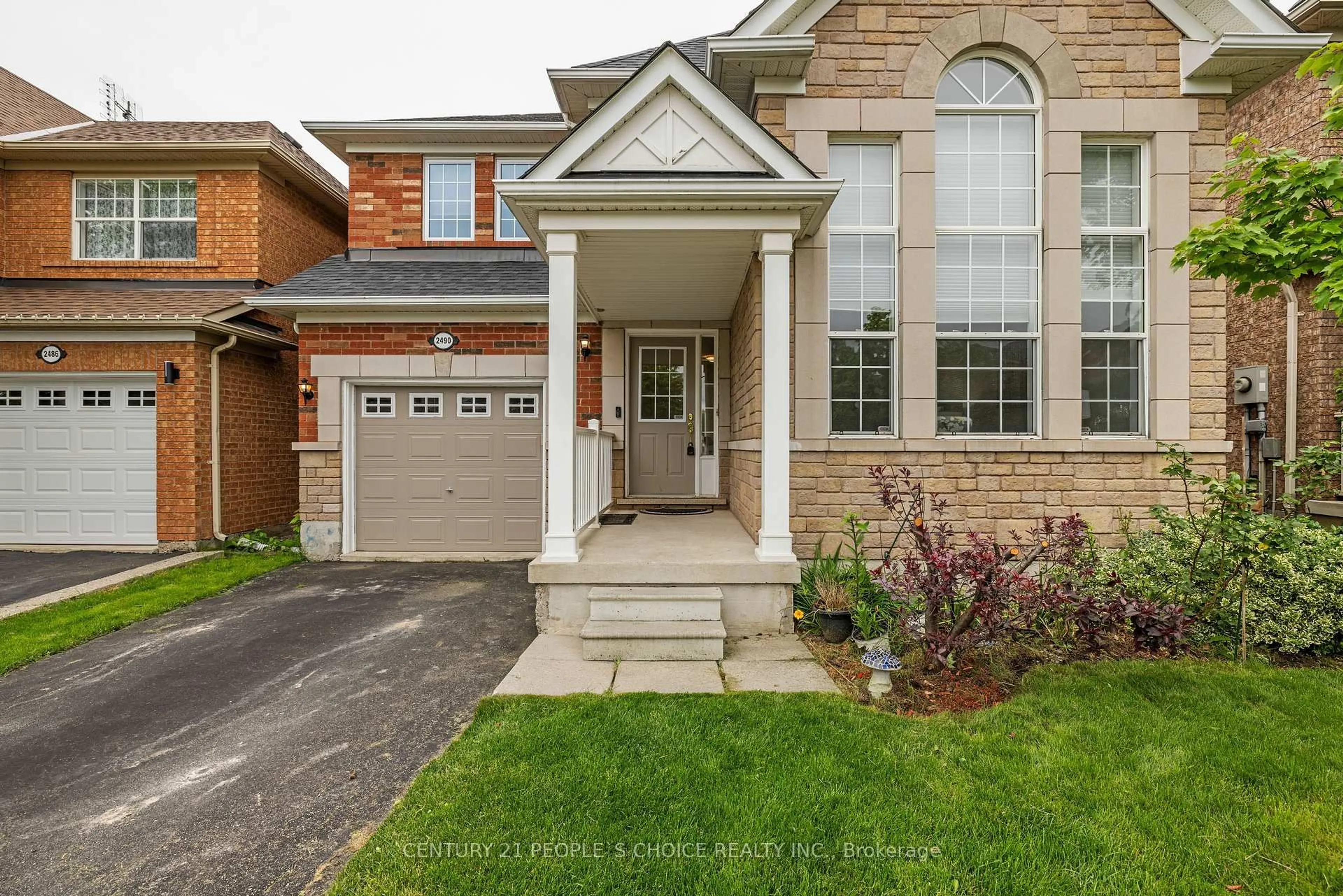 Home with brick exterior material, street for 2490 Valleyridge Dr, Oakville Ontario L6M 5H1