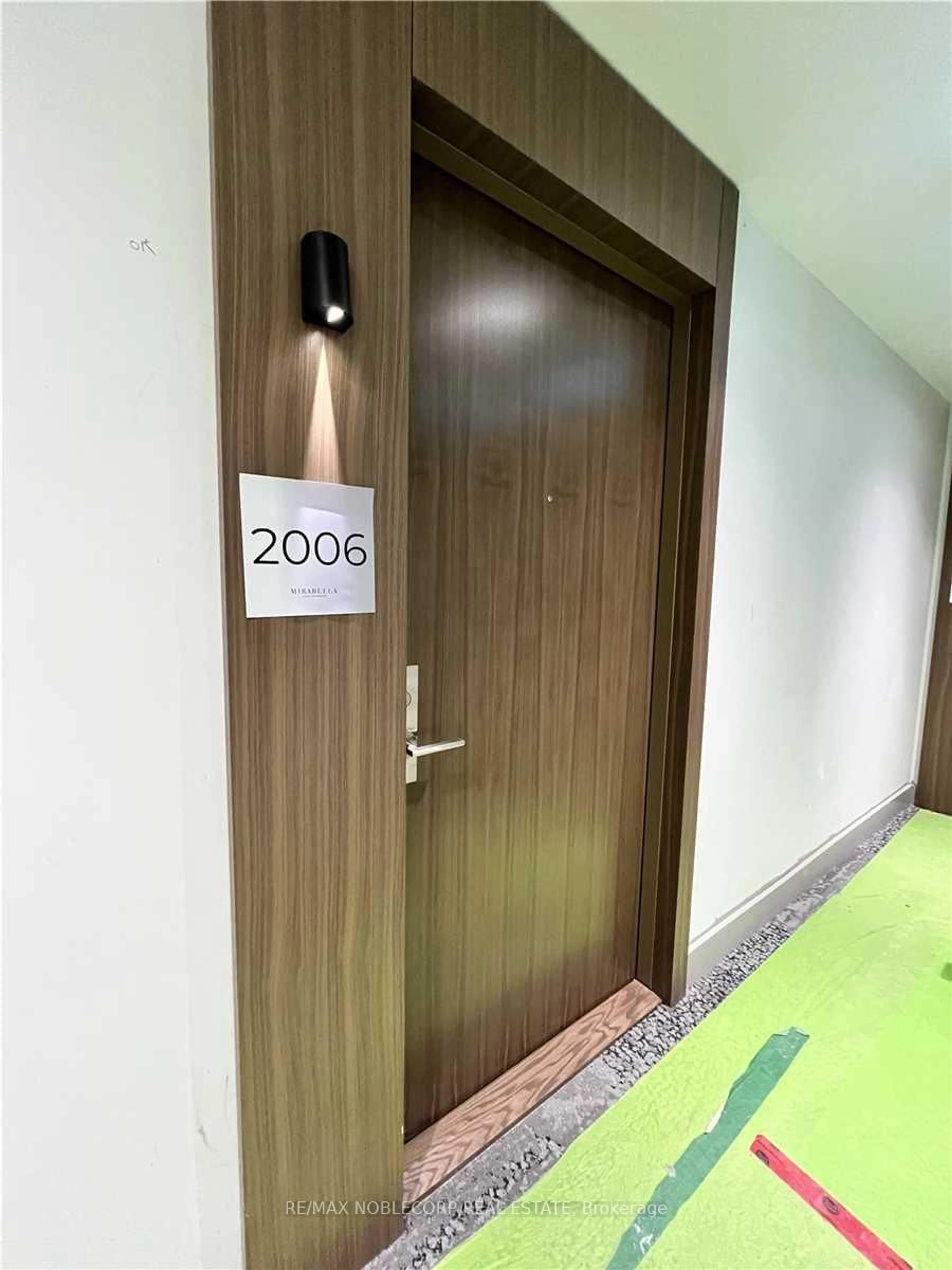 Indoor foyer for 1926 Lakeshore Blvd #2006, Toronto Ontario M6S 1A1