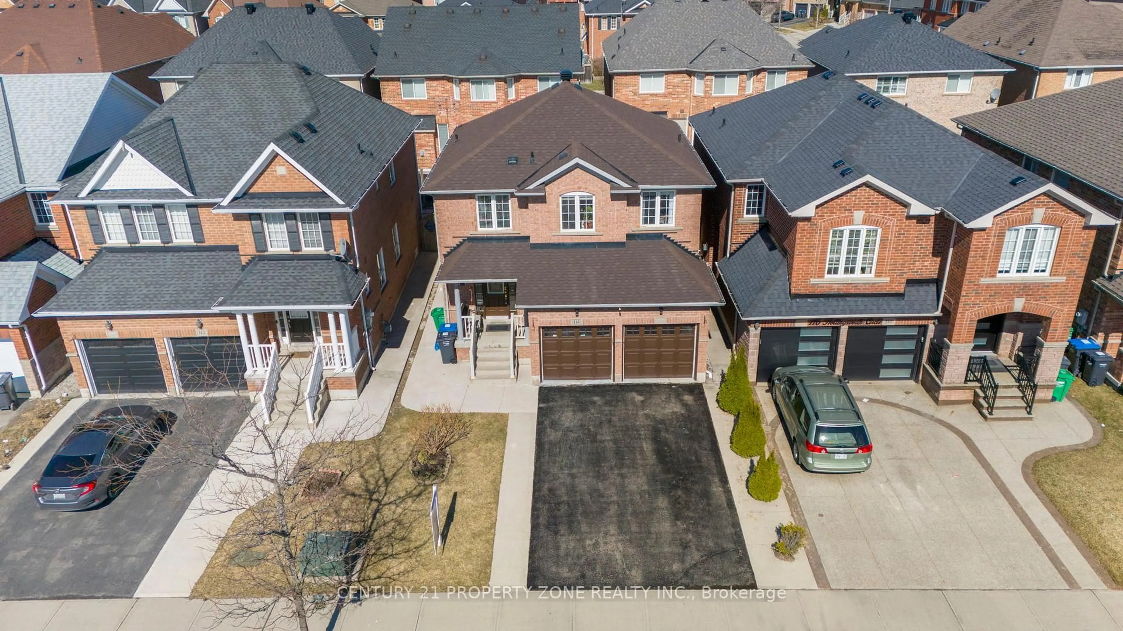 A pic from outside/outdoor area/front of a property/back of a property/a pic from drone, street for 114 Hollingsworth Circ, Brampton Ontario L7A 0J5