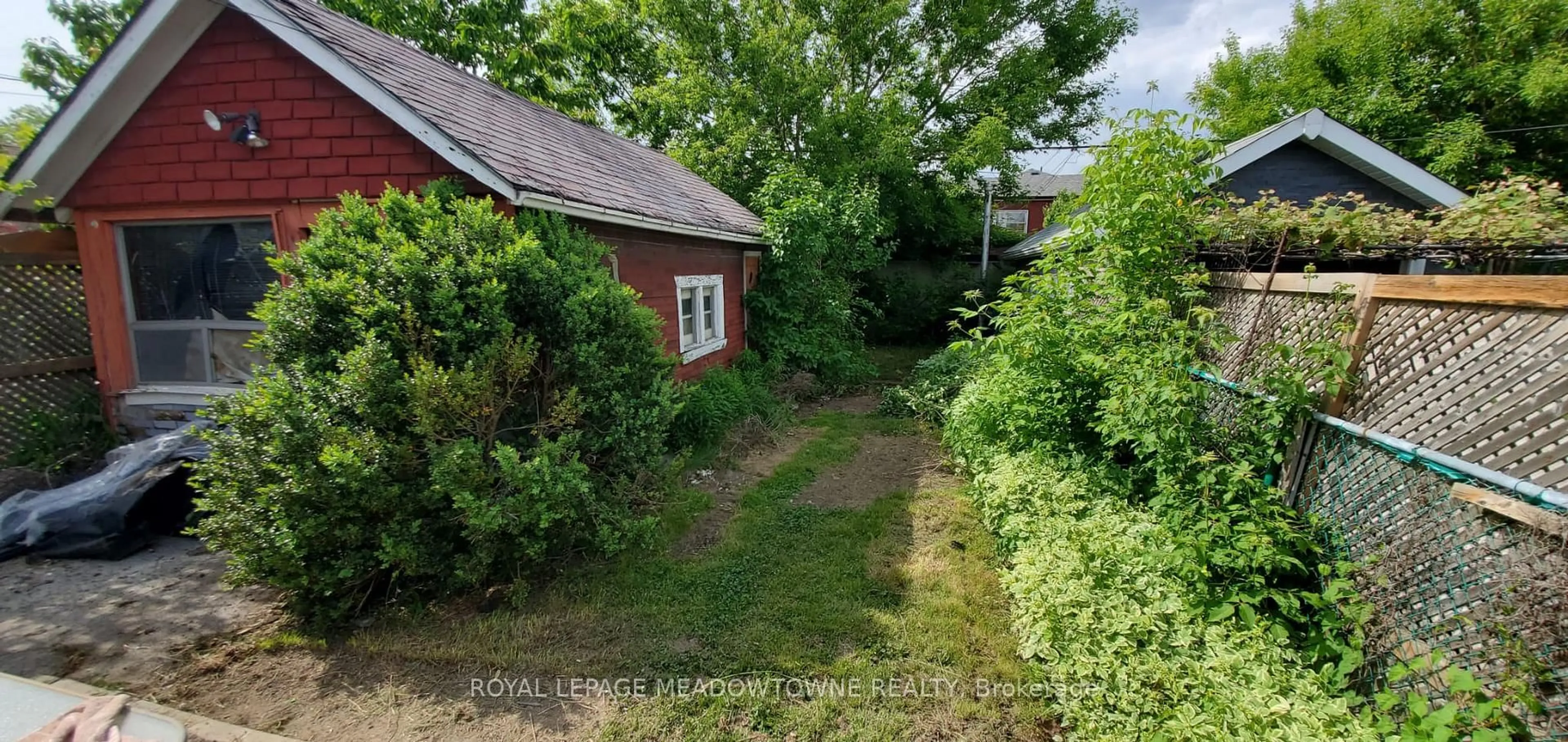 A pic from outside/outdoor area/front of a property/back of a property/a pic from drone, street for 222 Belgravia Ave, Toronto Ontario M6E 2M8