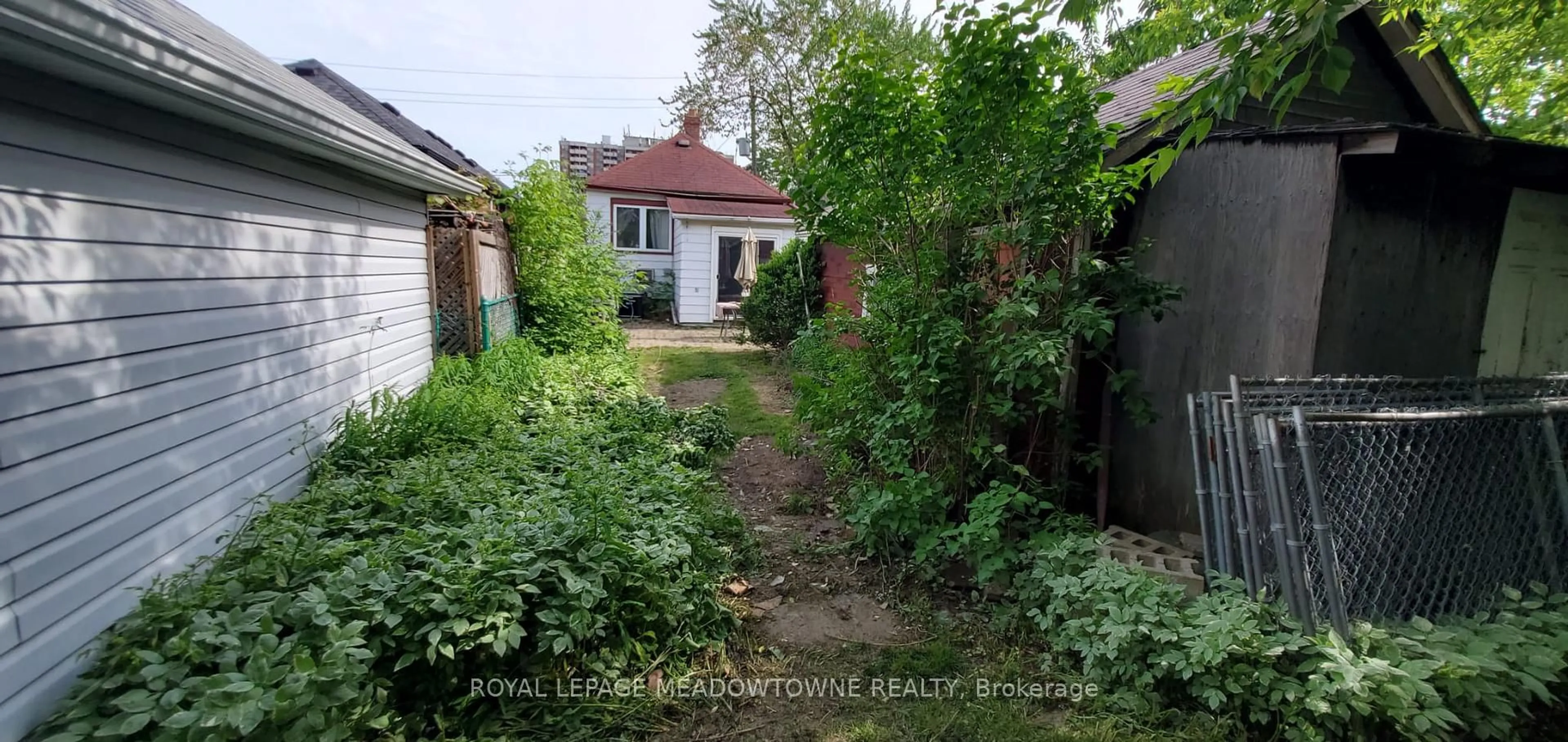 A pic from outside/outdoor area/front of a property/back of a property/a pic from drone, street for 222 Belgravia Ave, Toronto Ontario M6E 2M8